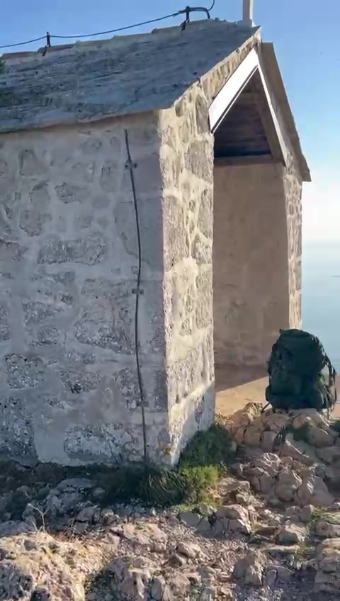Hnízdo na ostrově foto 2 (náhled videa)