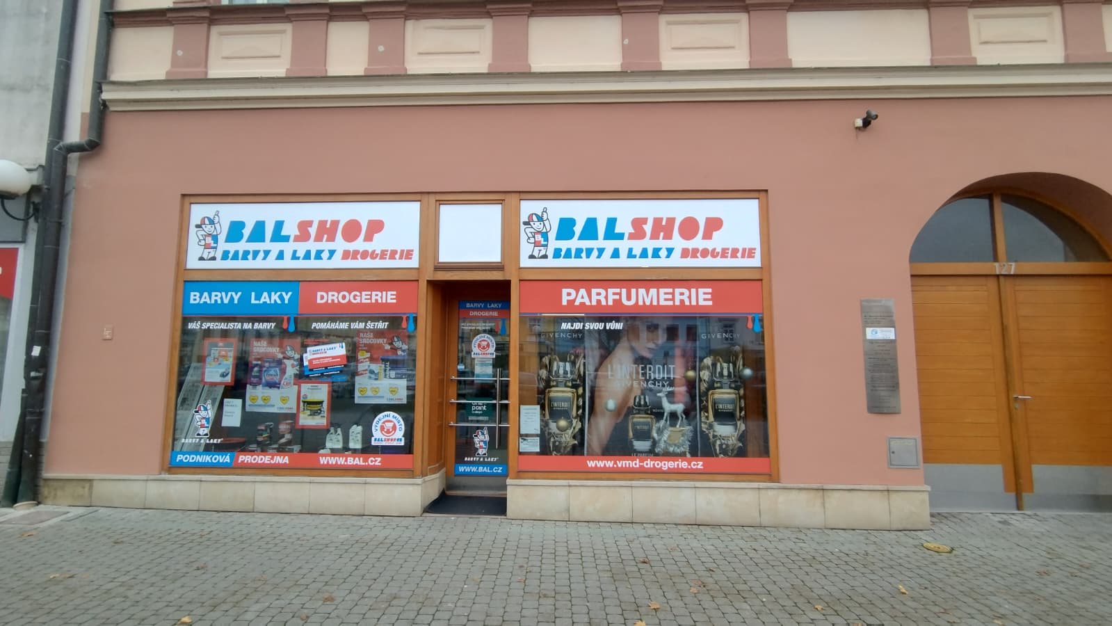 BARVY A LAKY DROGERIE