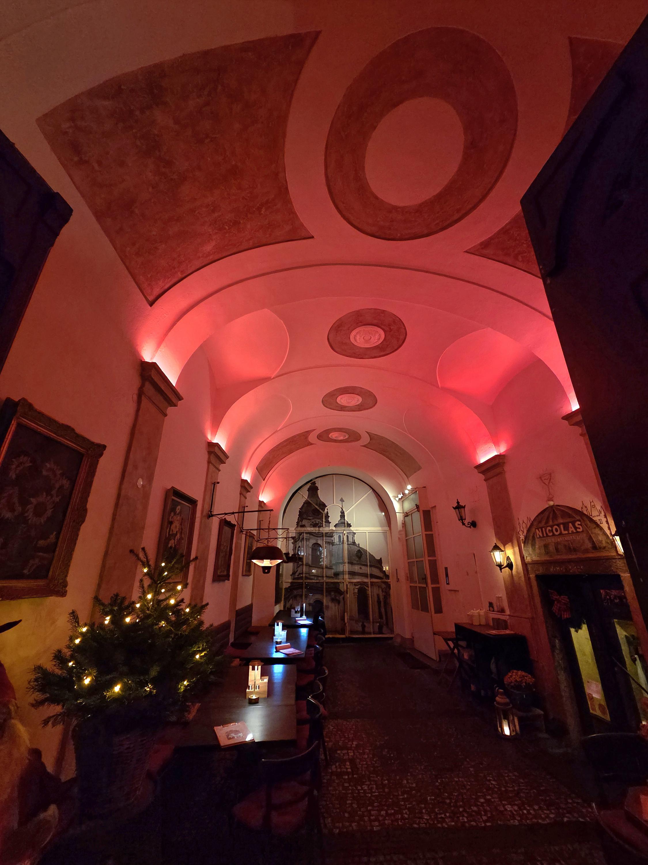 Nicolas Bar & Restaurant foto 2
