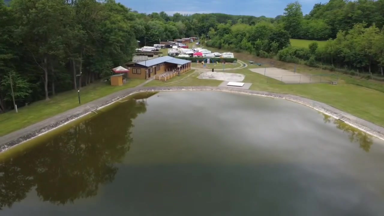 Kemp a koupaliště Vémyslice foto 2 (náhled videa)