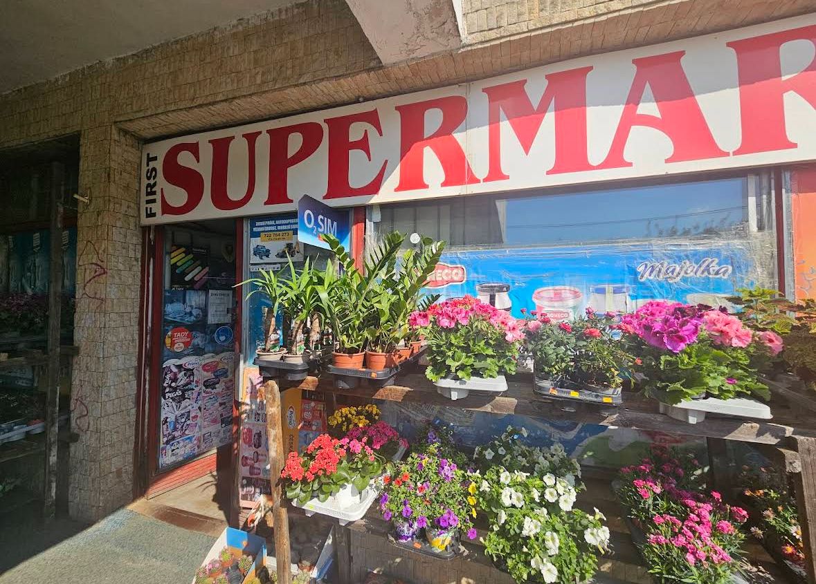 First supermarket foto 2