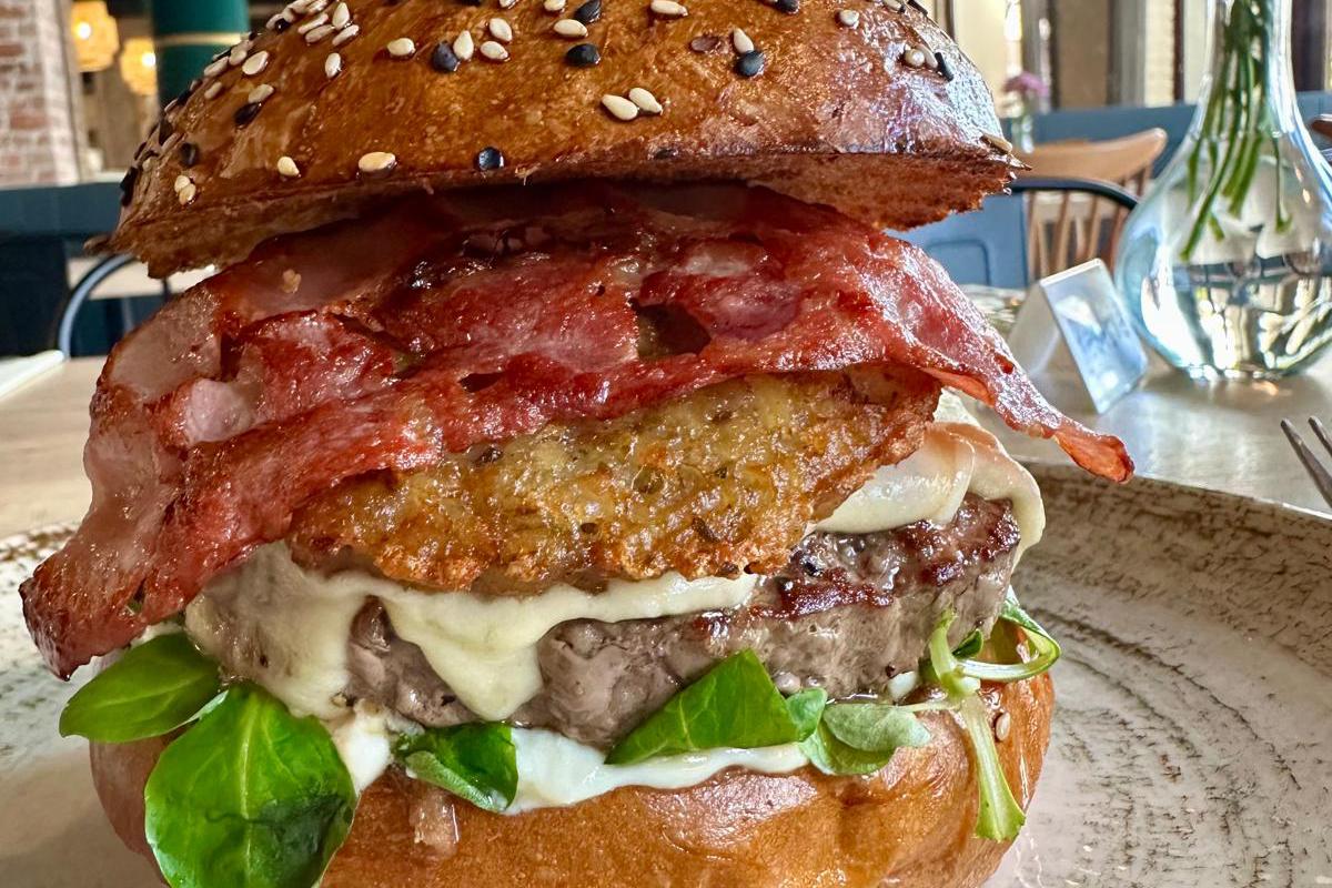 Burgr's, Fresh Burger Bistro