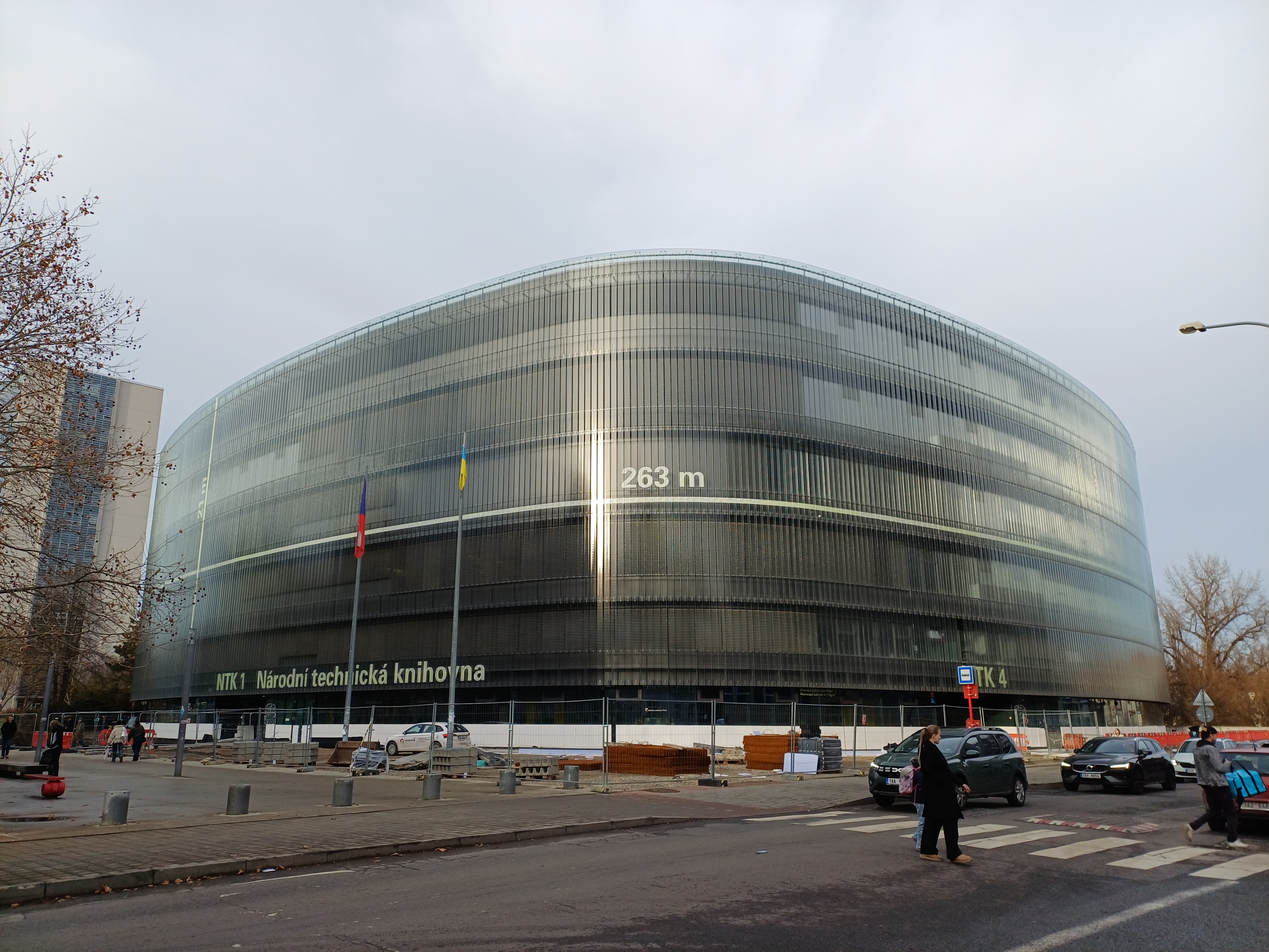 Ústřední knihovna Vysoké školy chemicko-technologické v Praze foto 2