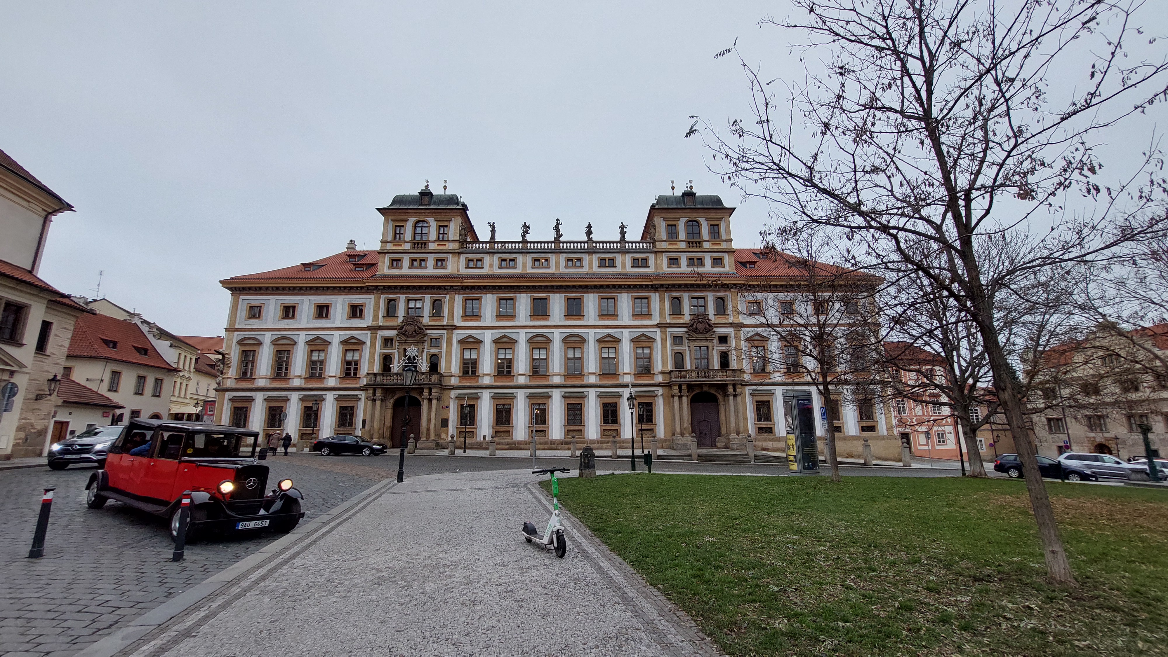 Ministerstvo zahraničních věcí ČR - ověřování listin foto 6
