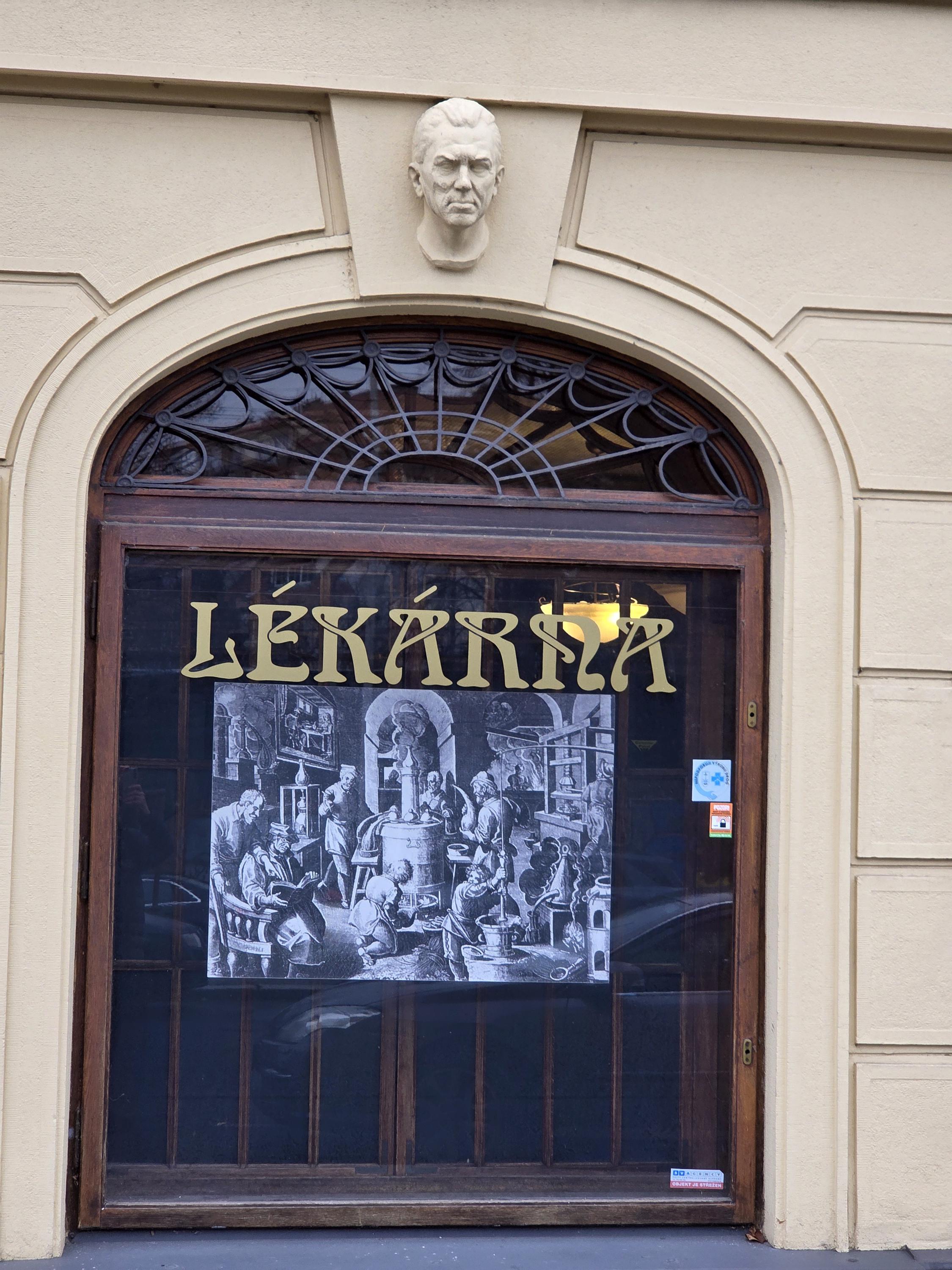 Lékárna Pod Vyšehradem foto 2