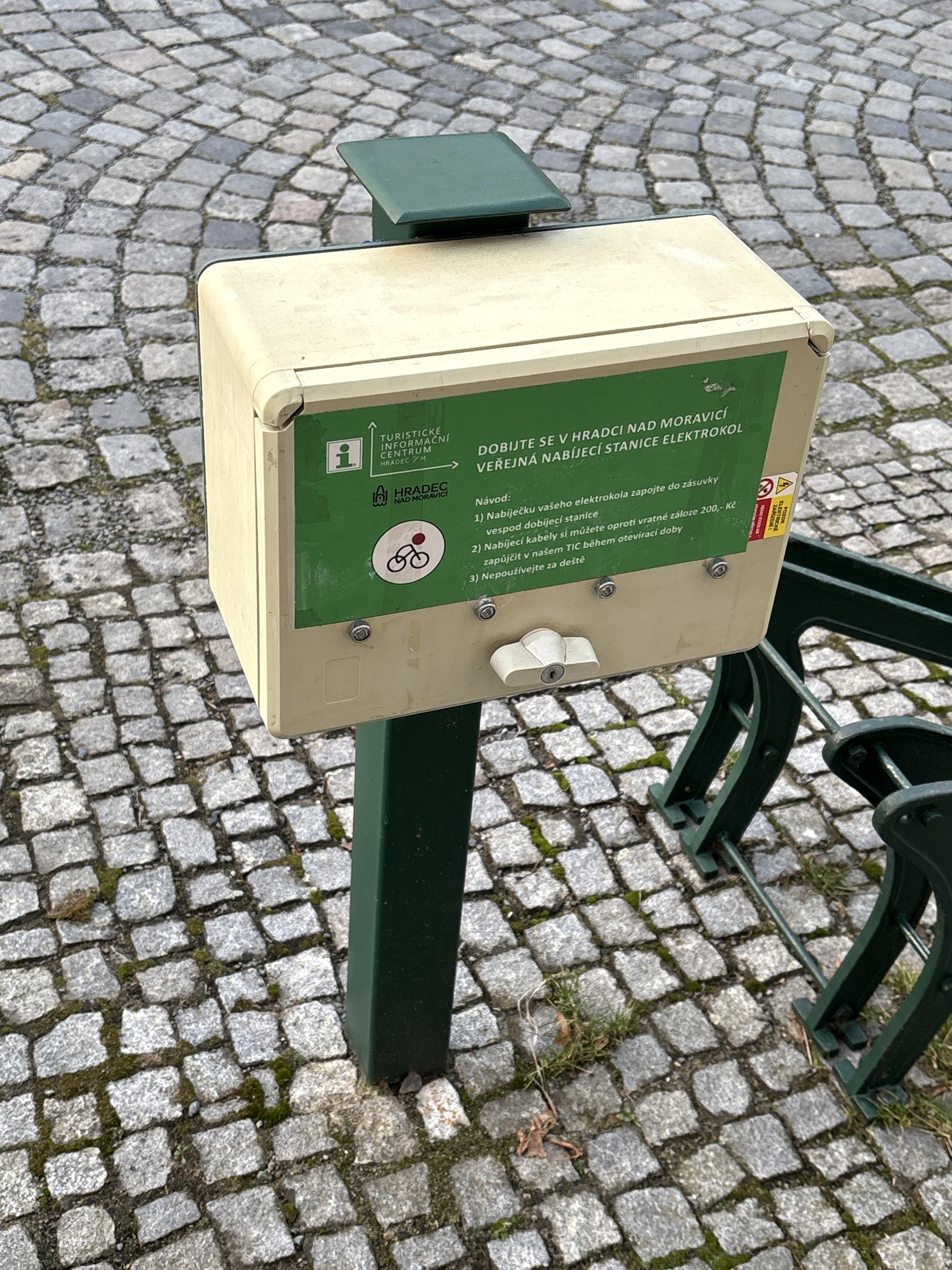 Nabíjecí stanice Městská knihovna a informační centrum Hradec nad Moravicí foto 5