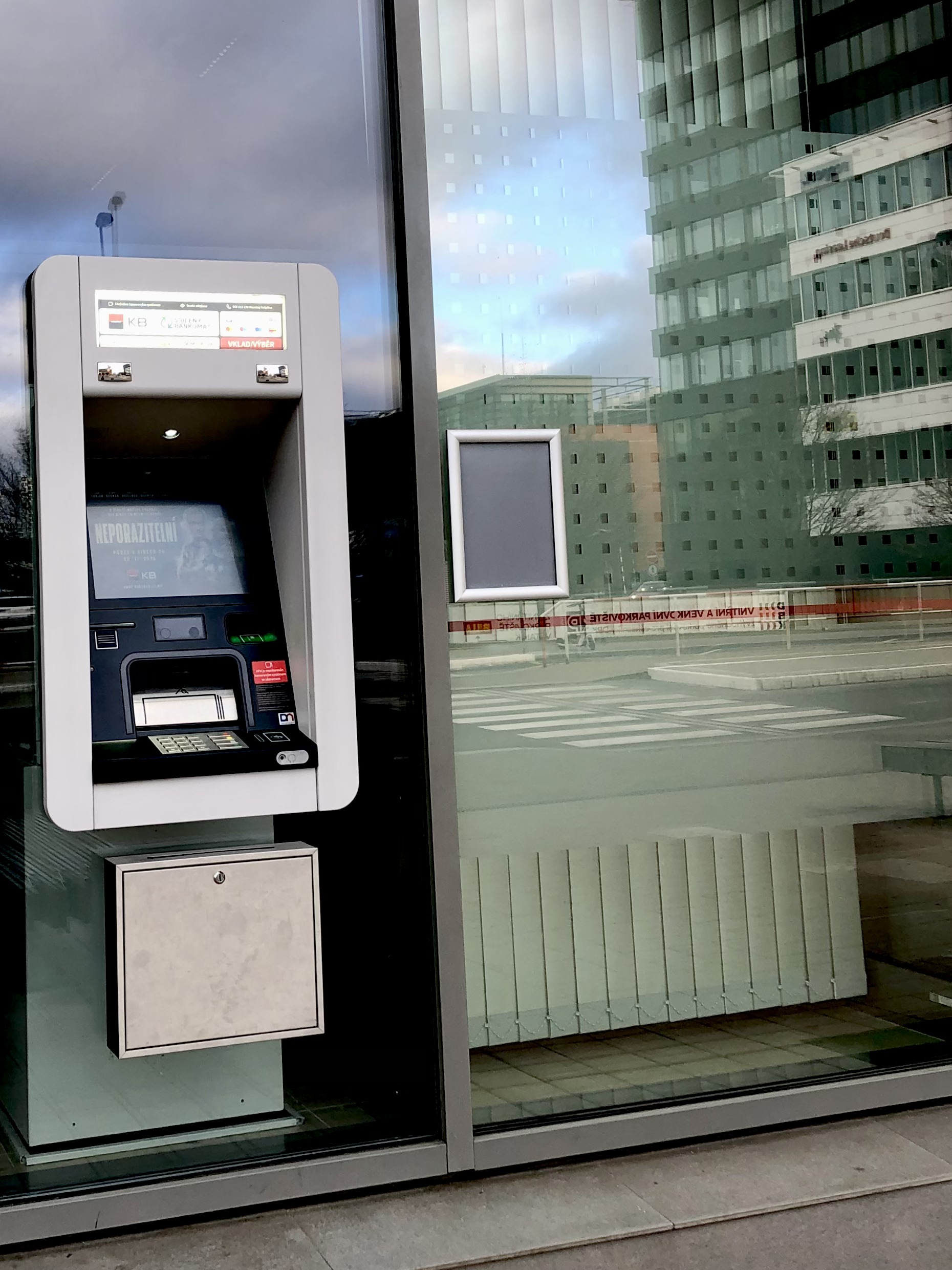 Bankomat Komerční banky foto 2