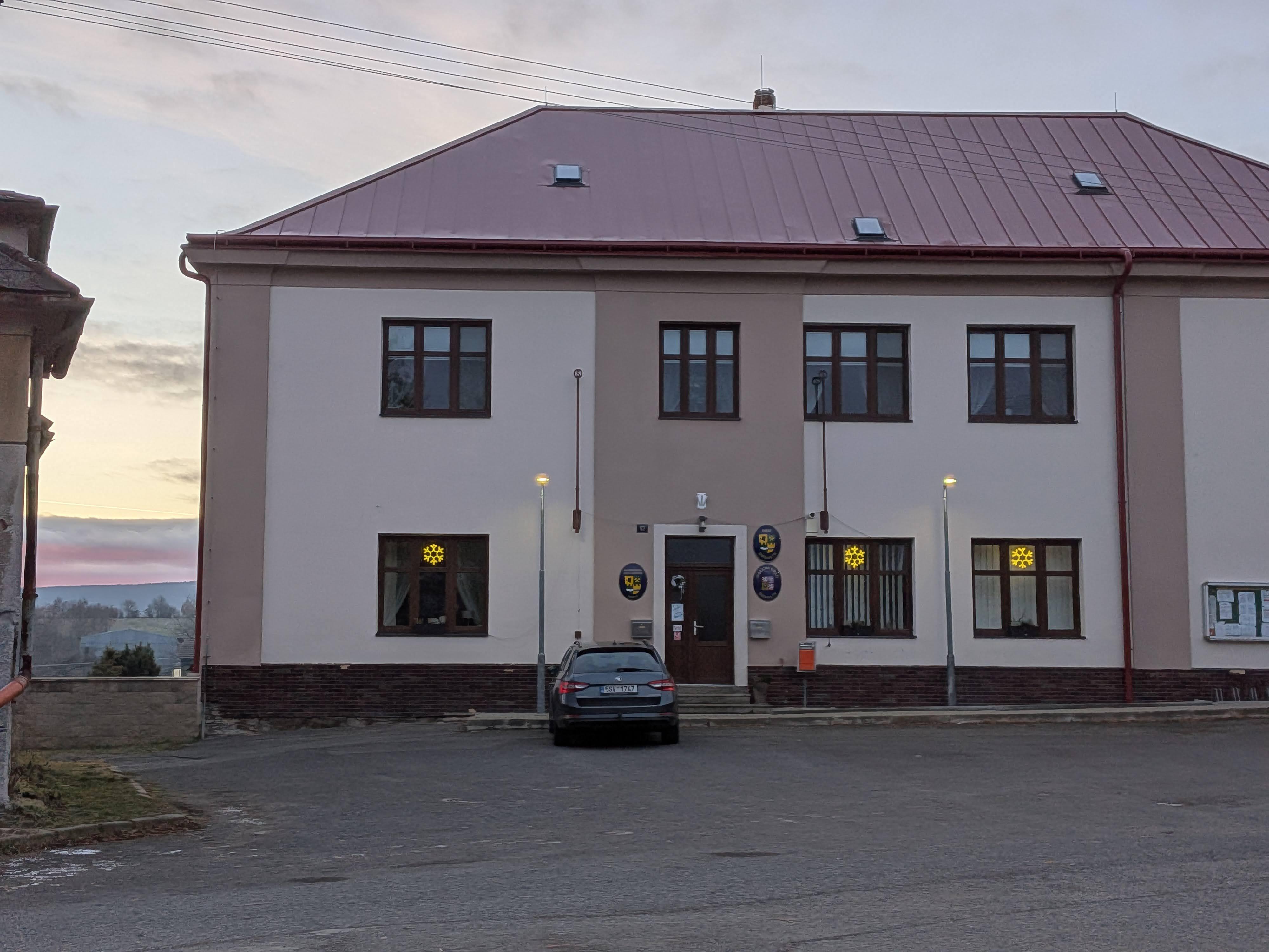 Drahlín - obecní úřad foto 4