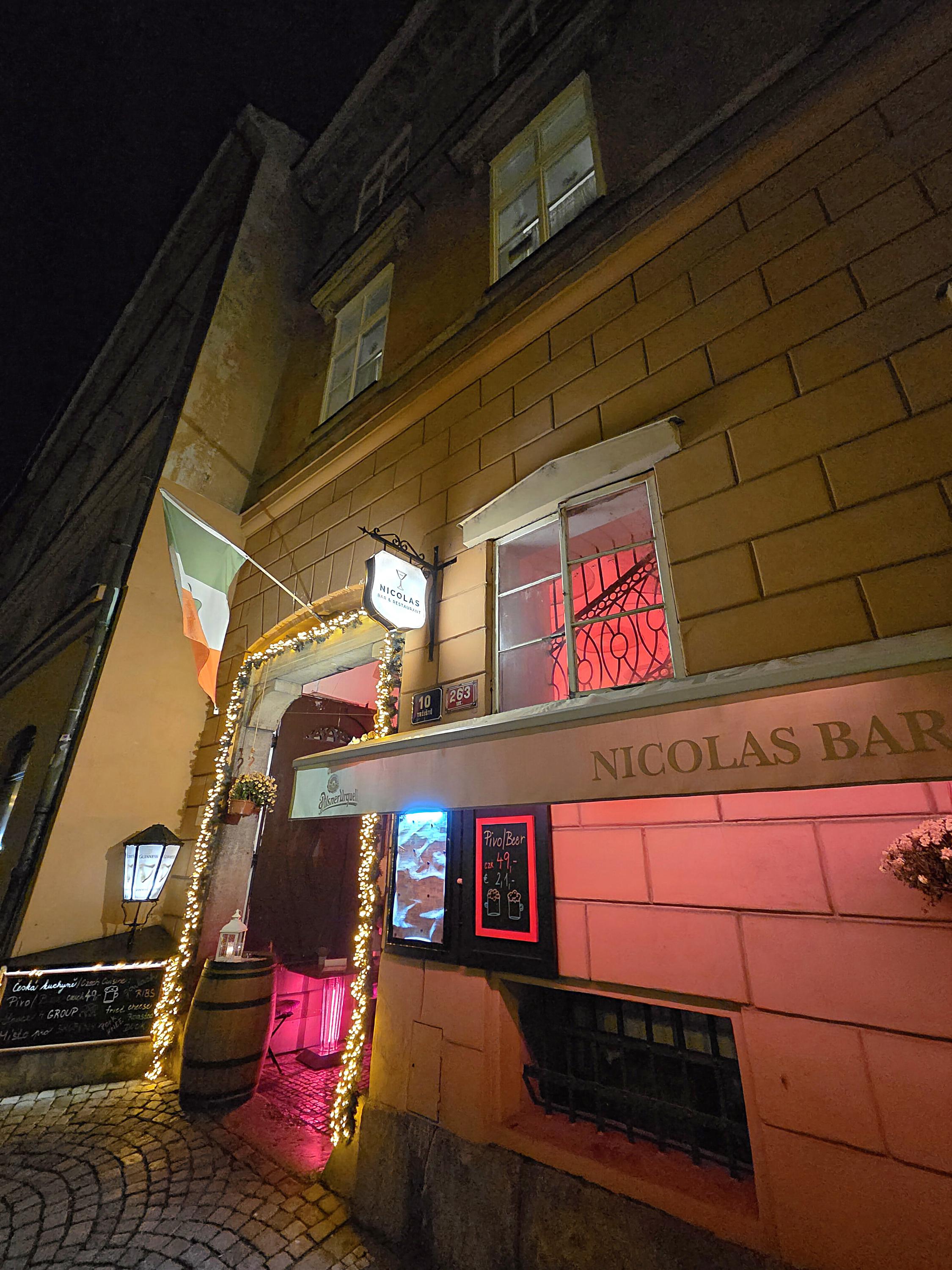 Nicolas Bar & Restaurant foto 3