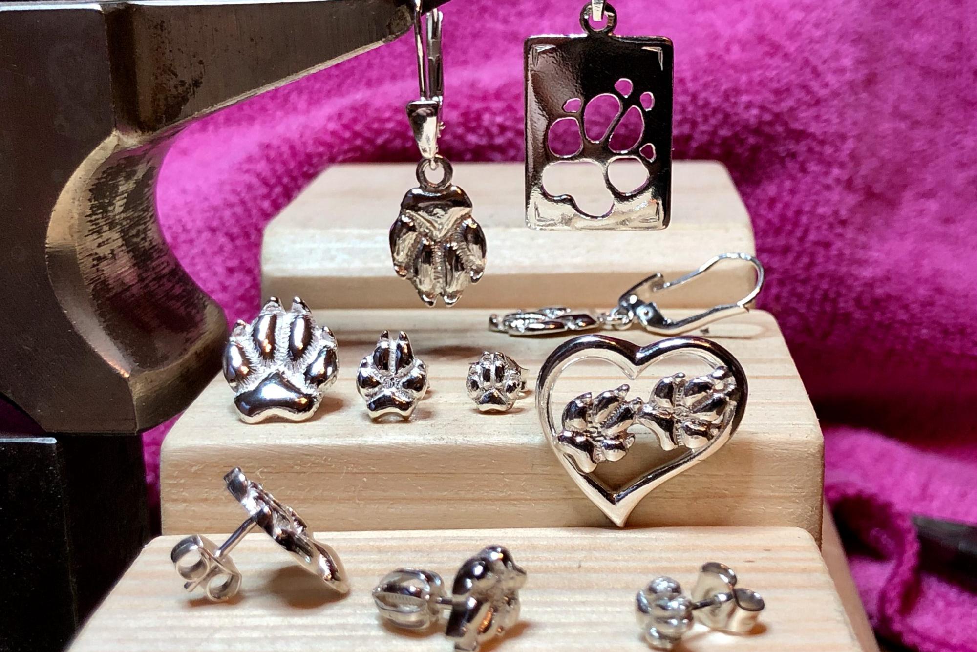 Stříbrné Tlapky | Silver Paws