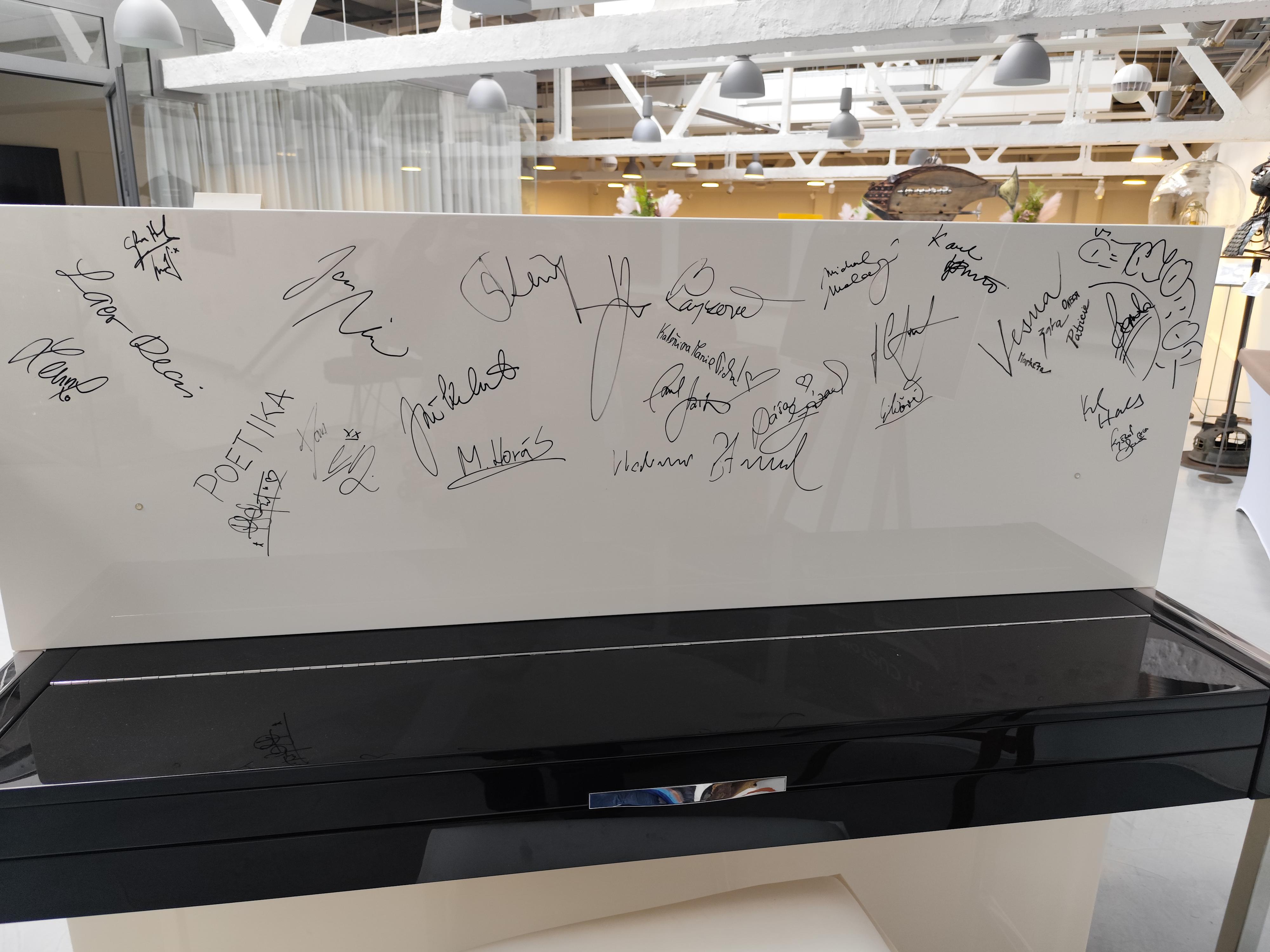 PETROF Gallery foto 5