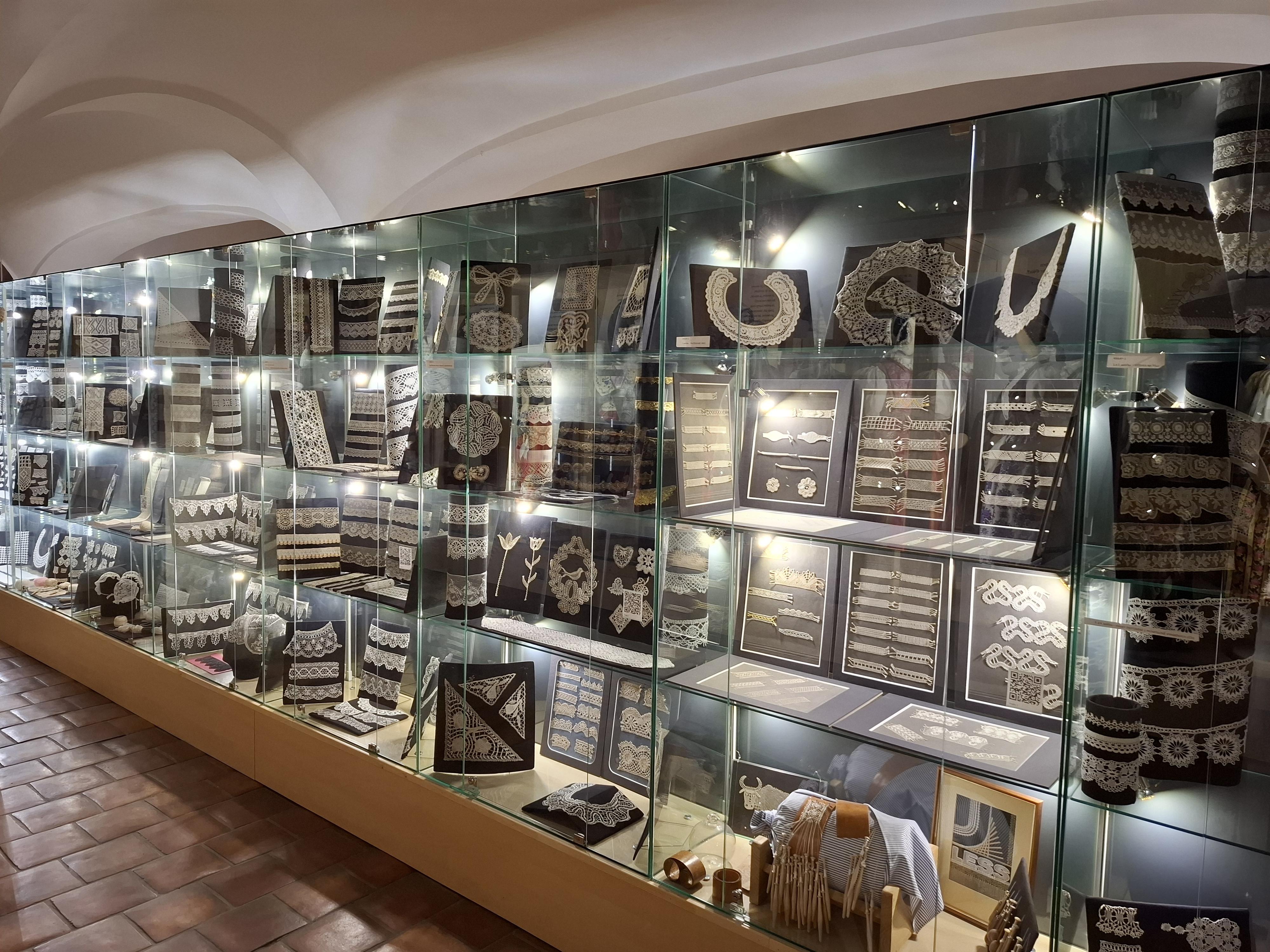 Muzeum Ostrov lidových krojů foto 3