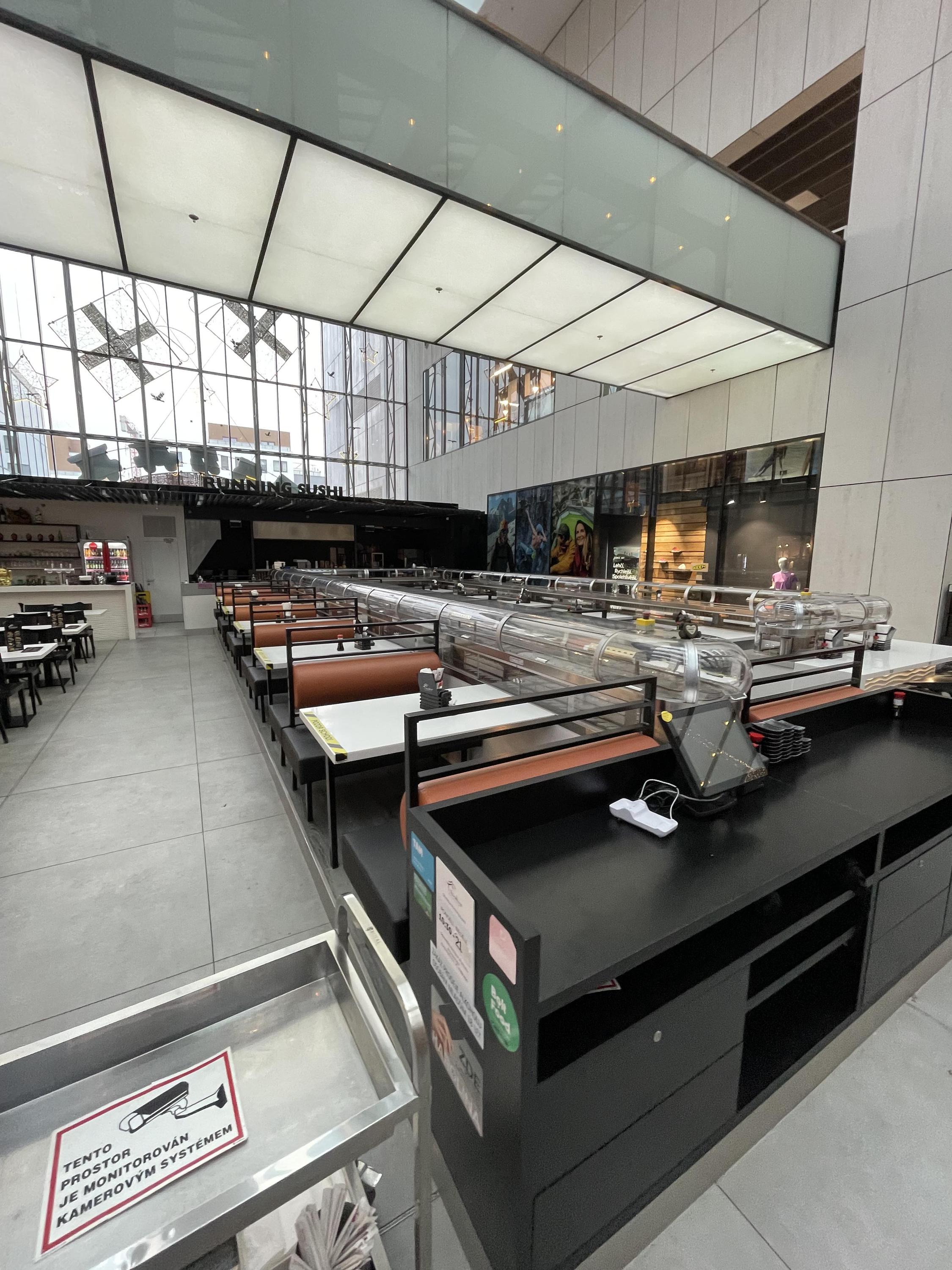 Running sushi Shirokiya foto 2