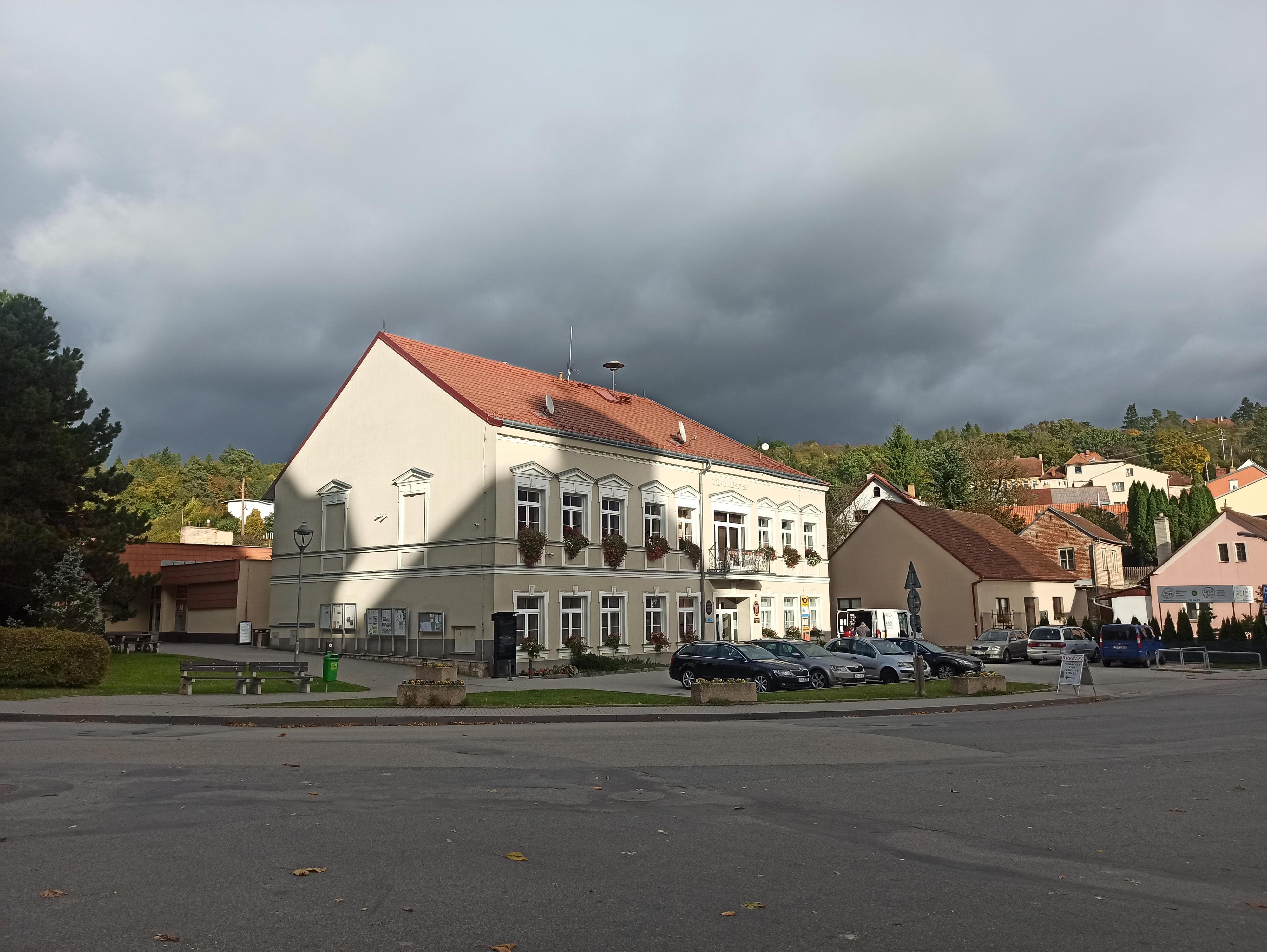 Knihovna městysu Křtiny foto 4