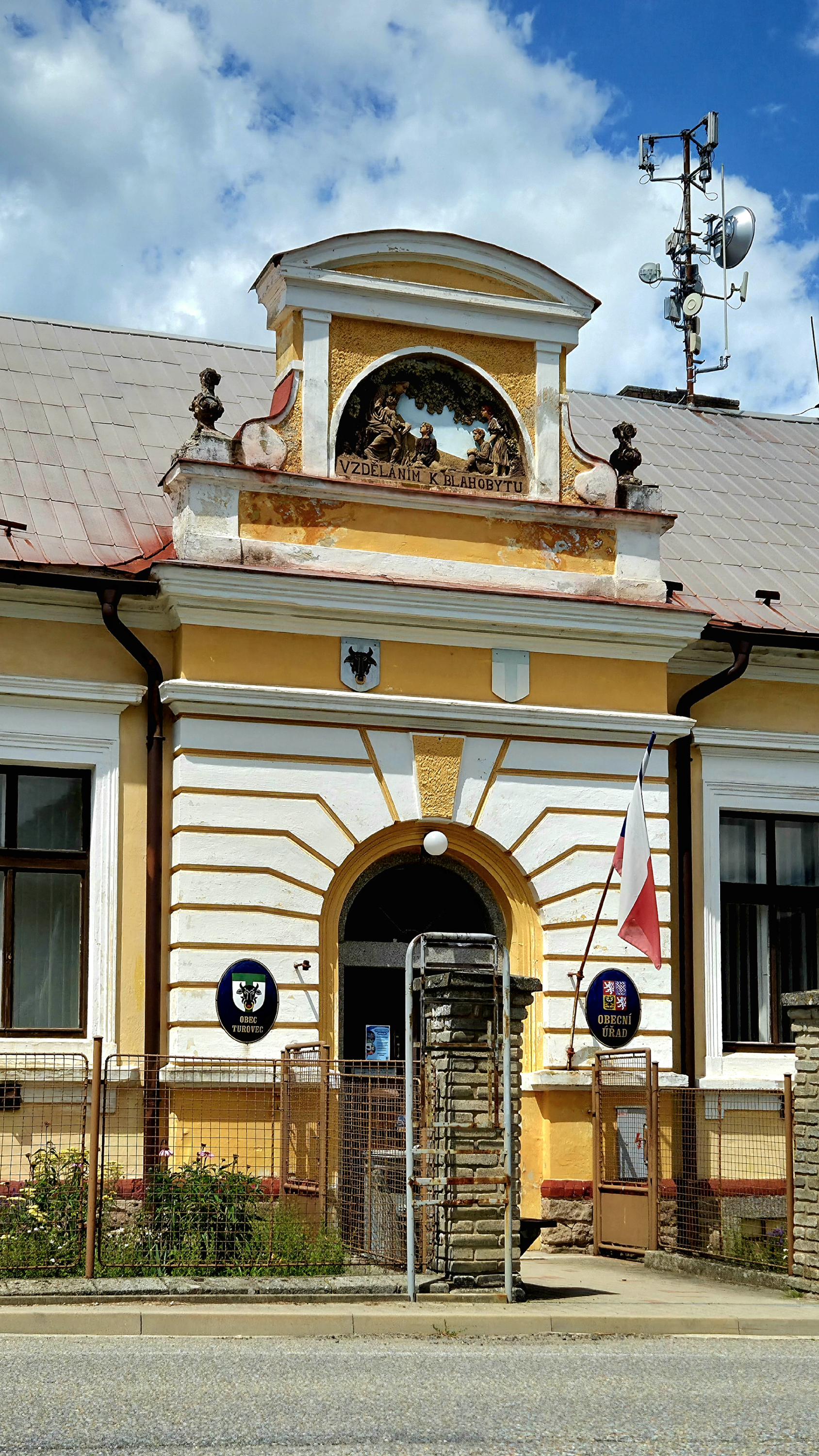 Turovec - obecní úřad foto 3
