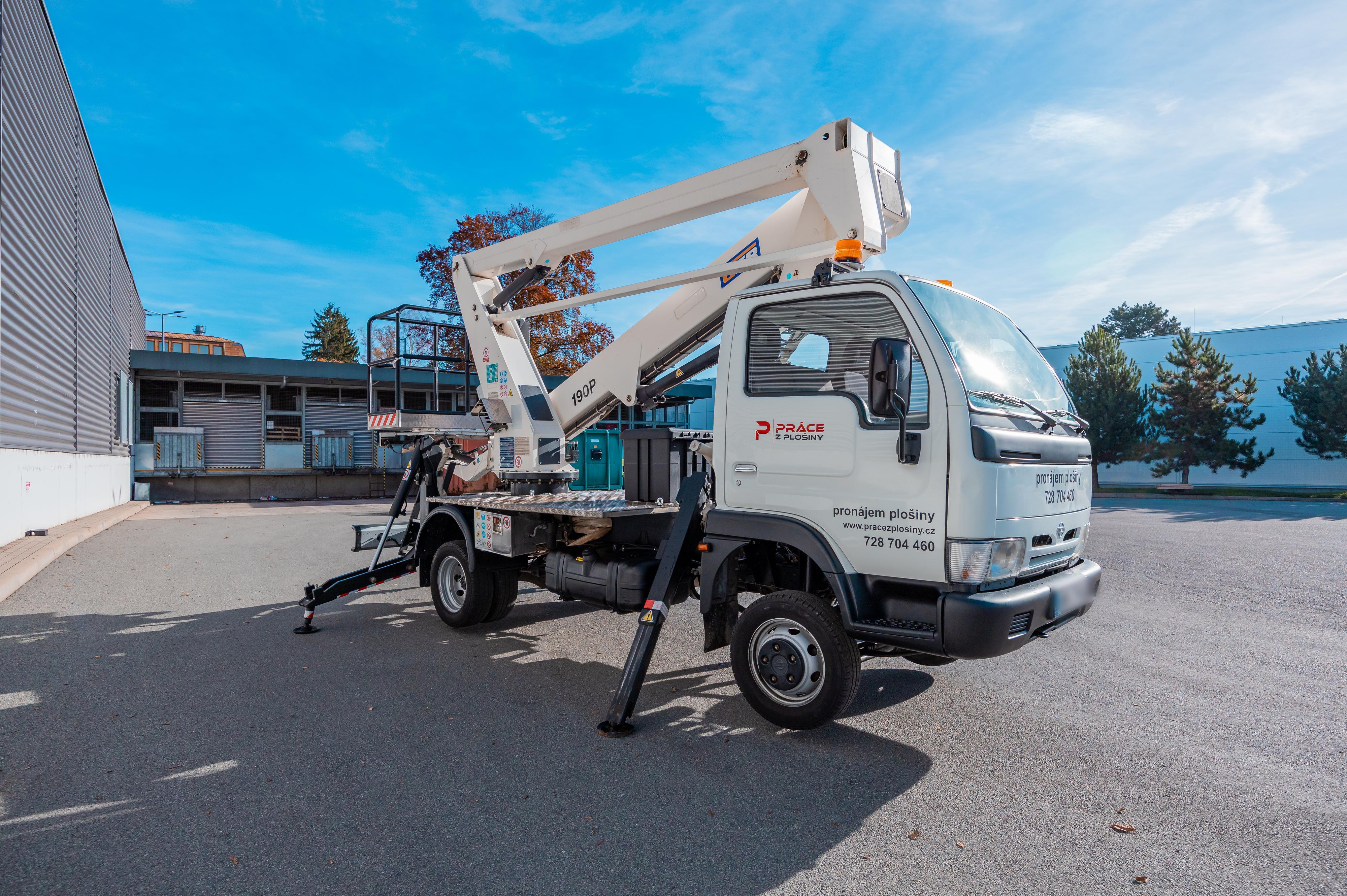 Pronájem plošiny – práce z plošiny