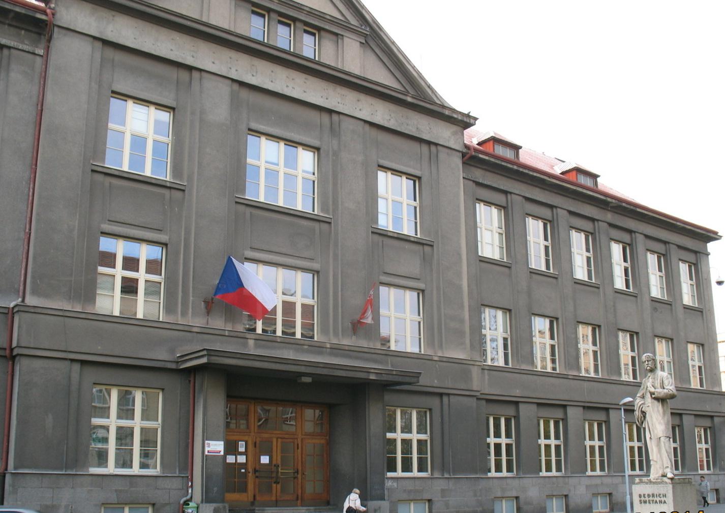 Obchodní akademie Dr. Edvarda Beneše Slaný foto 2