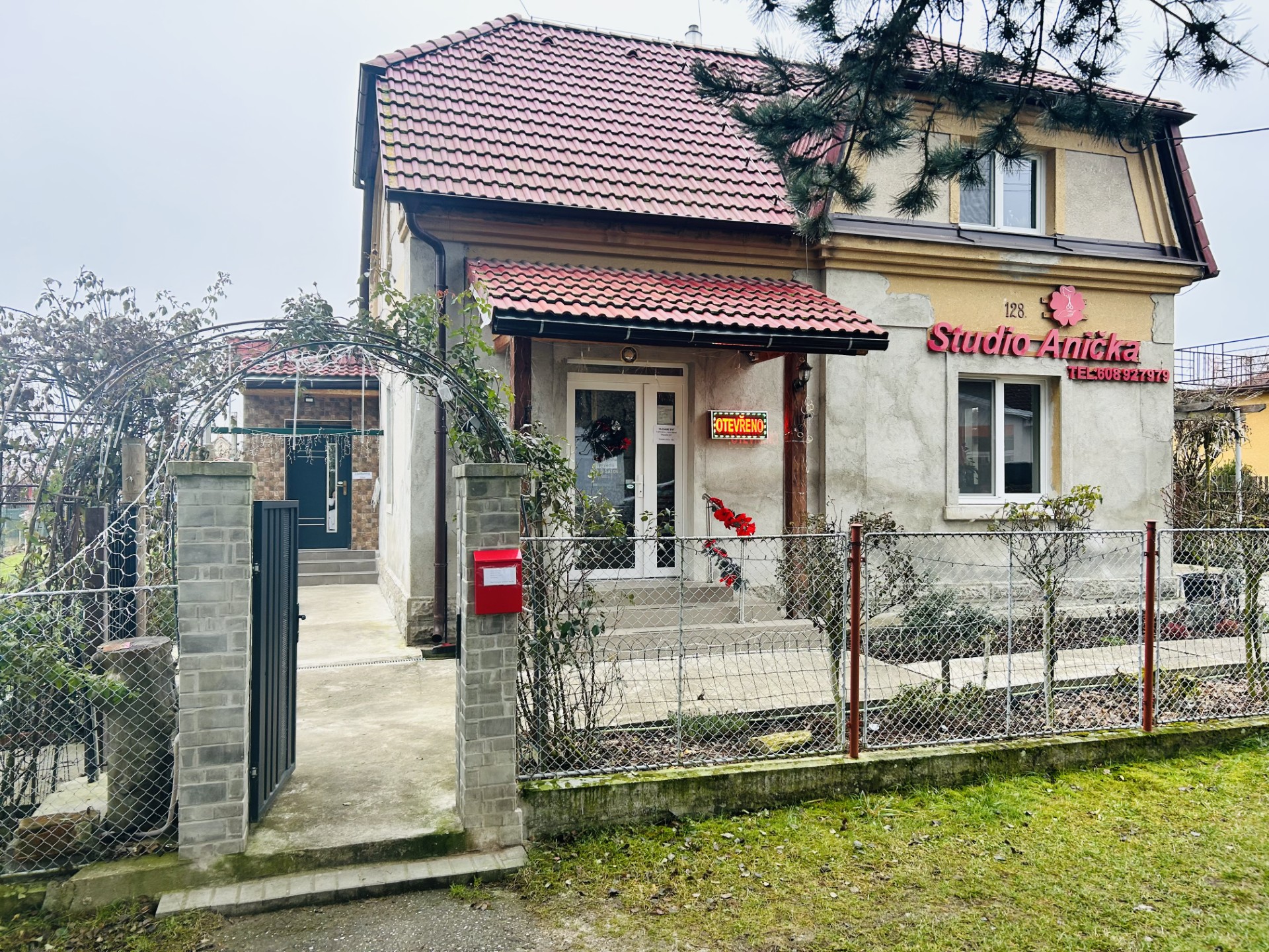 Hiep Nguyen Van - kadeřnické a nehtové studio