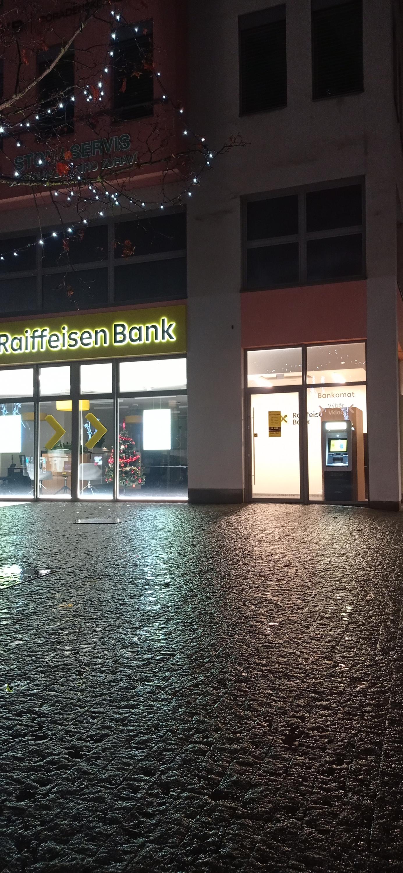 Raiffeisenbank - bankomat foto 2