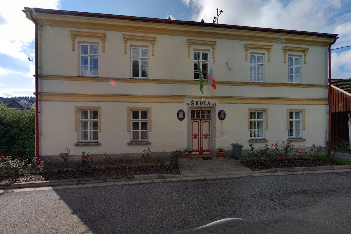 Brzice - obecní úřad foto 2