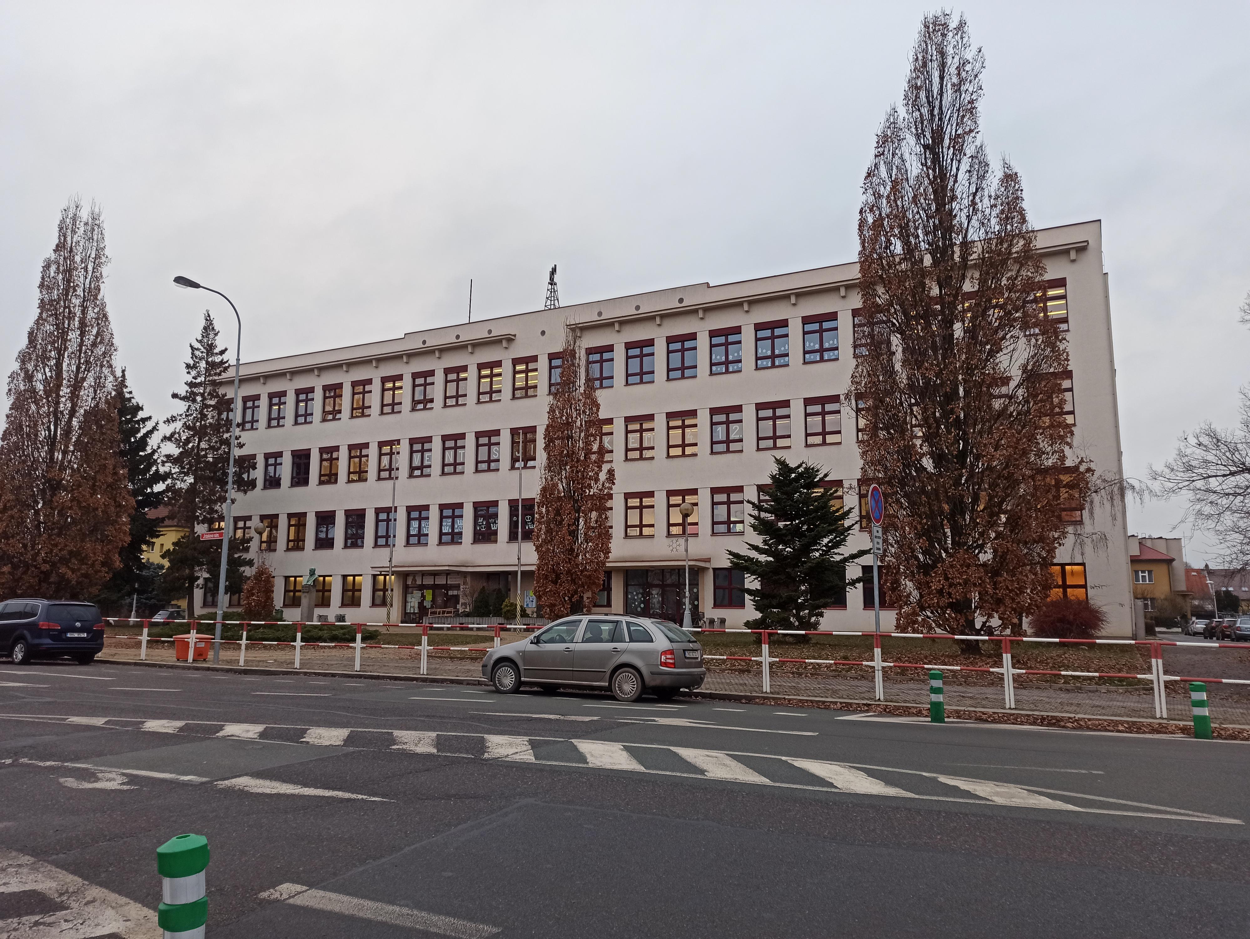 ZŠ a MŠ Hradec Králové, Jiráskovo náměstí foto 3