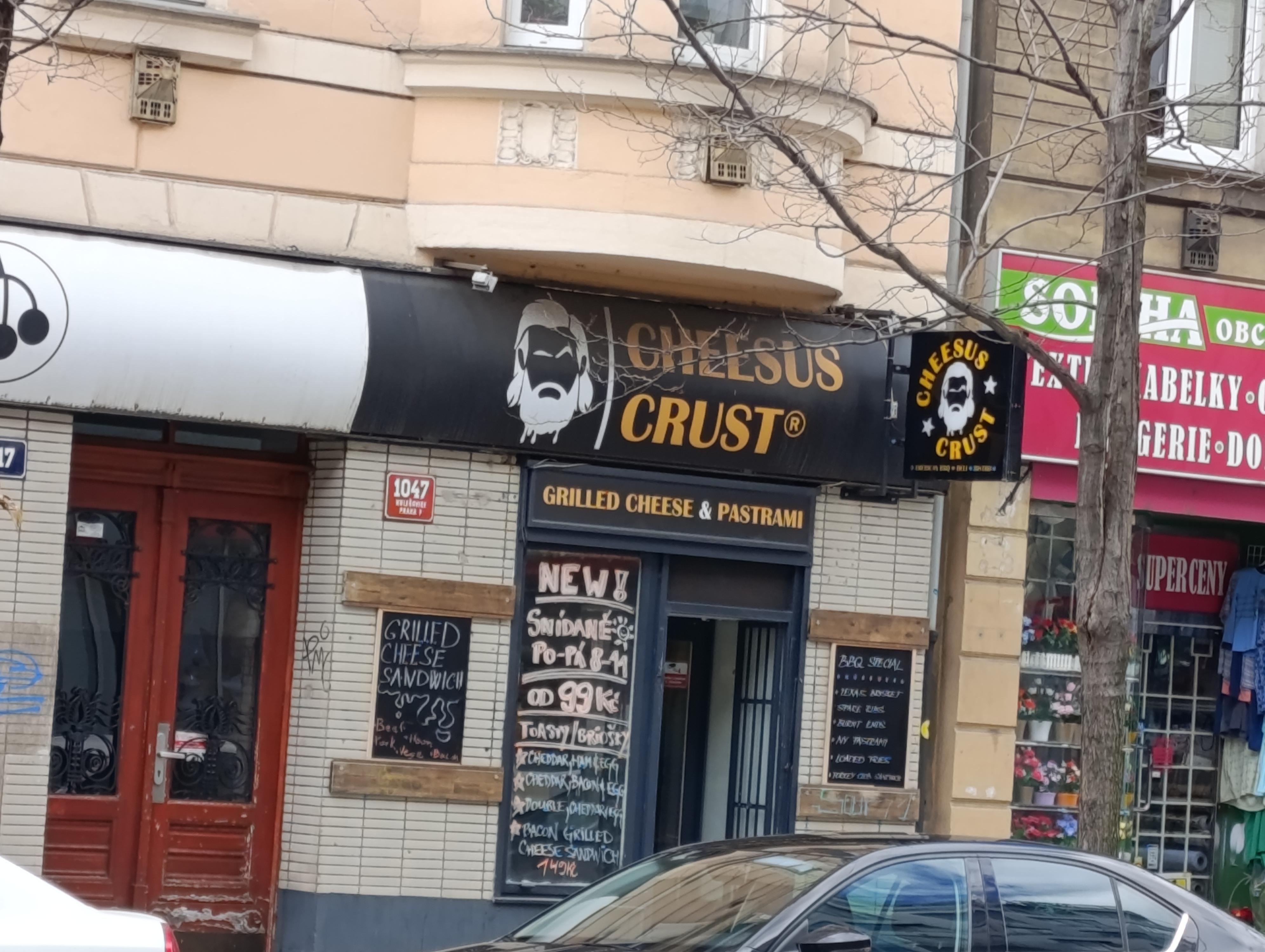 CHEESUS CRUST Grilled Cheese, Pastrami & BBQ foto 2