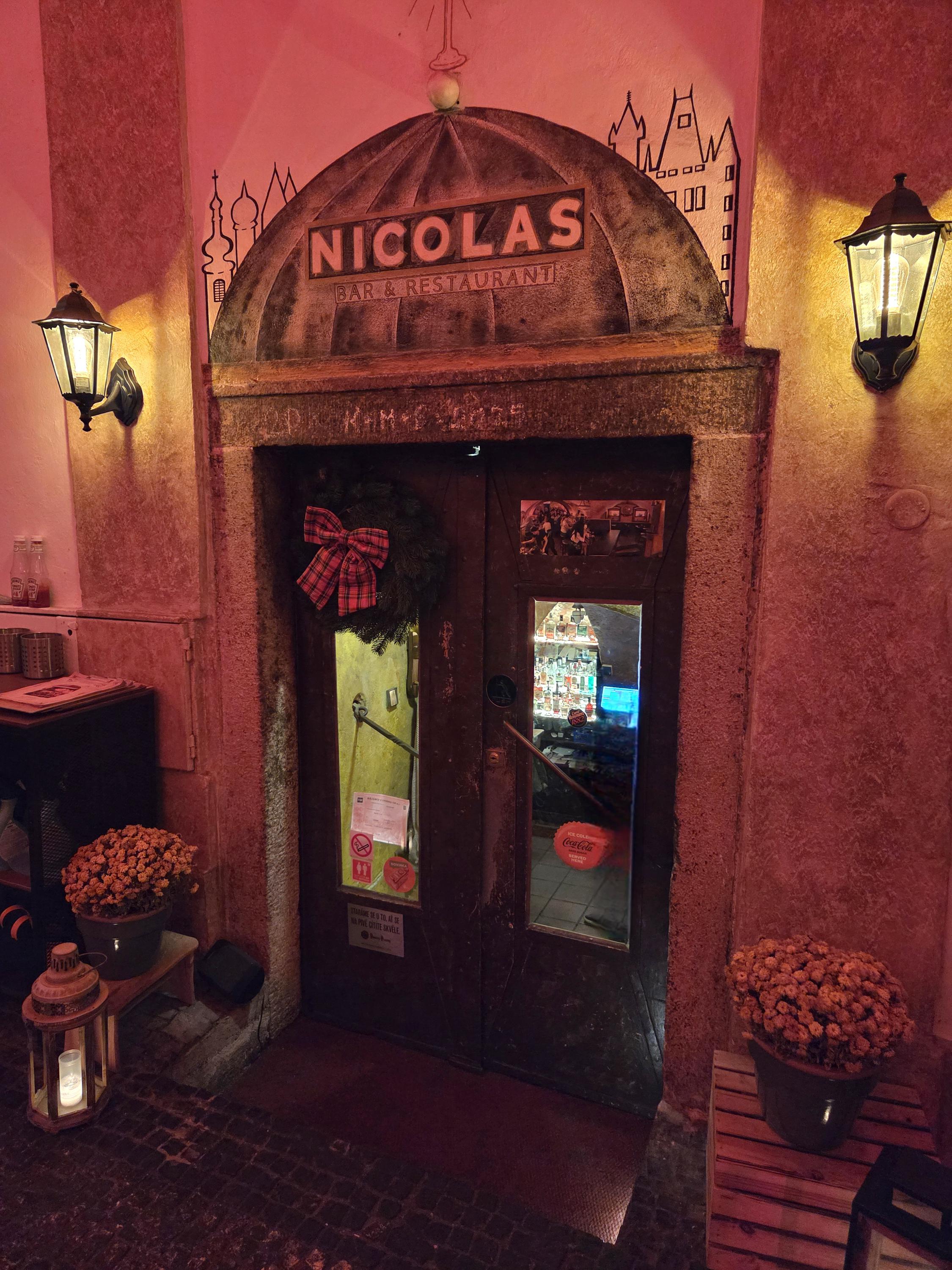 Nicolas Bar & Restaurant foto 4