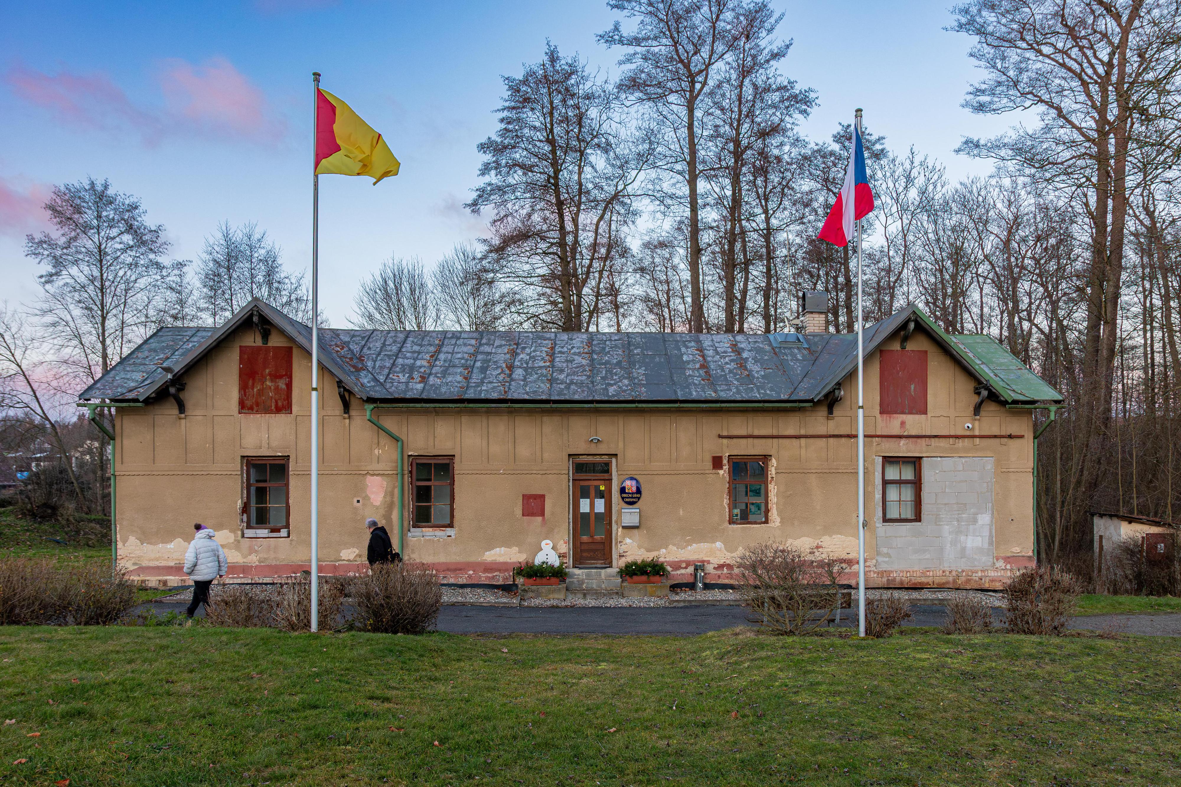 Chotovice - obecní úřad foto 5
