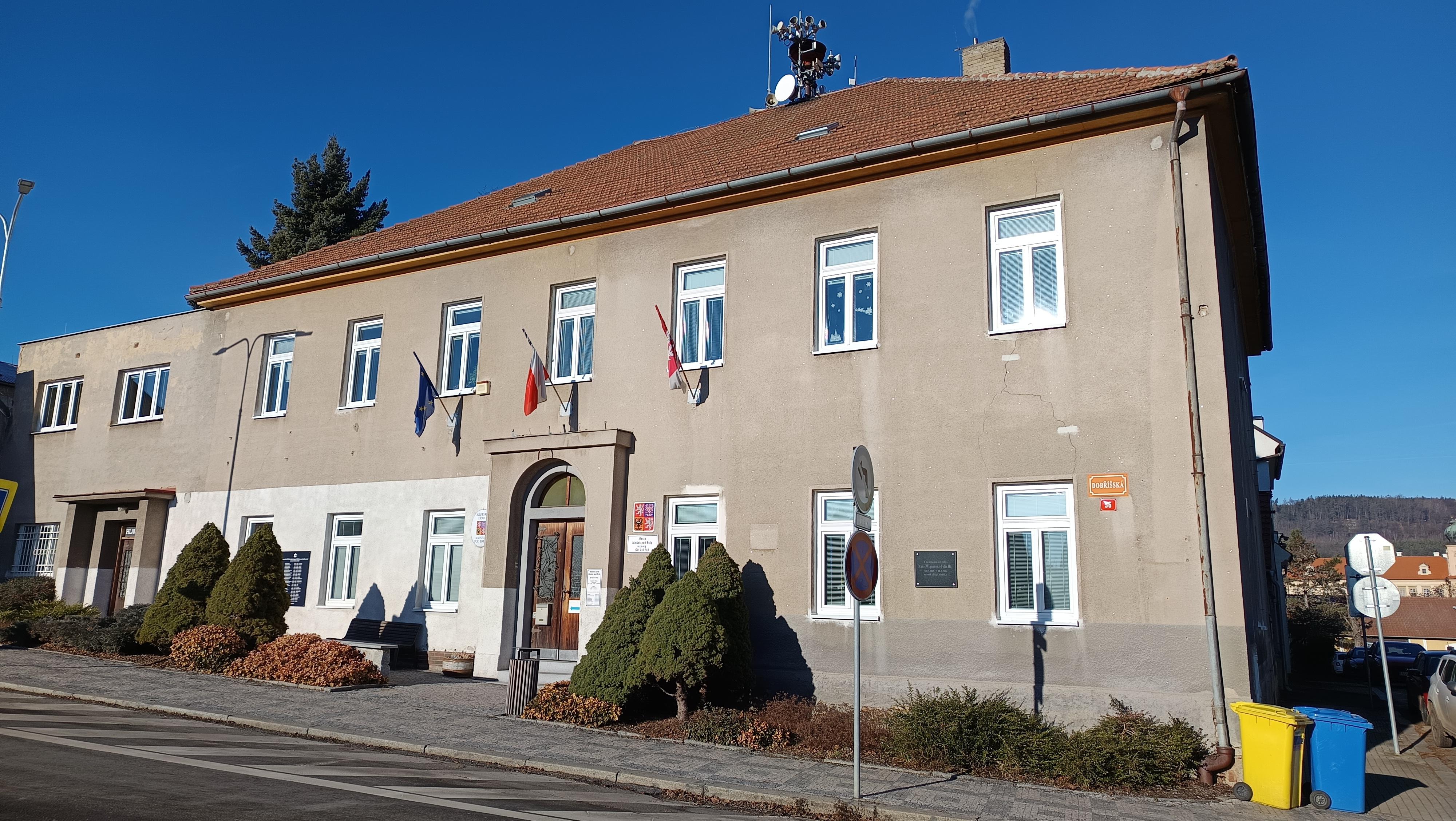 Mníšek pod Brdy - městský úřad foto 4