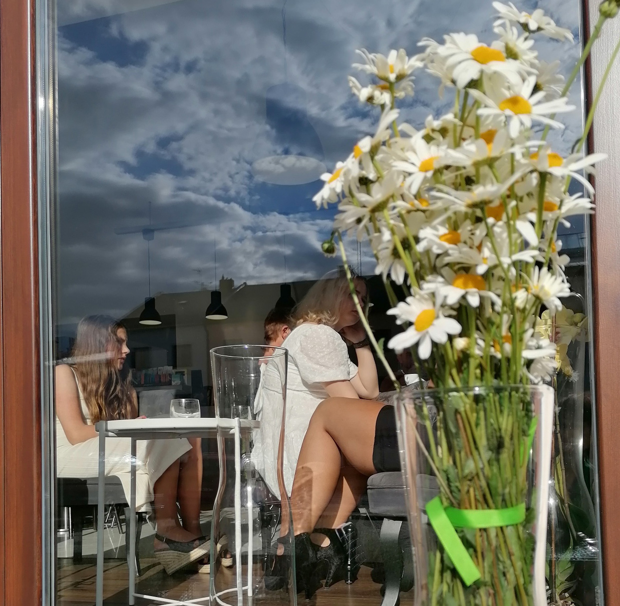 MONAMI knihy, galerie, kavárna foto 3