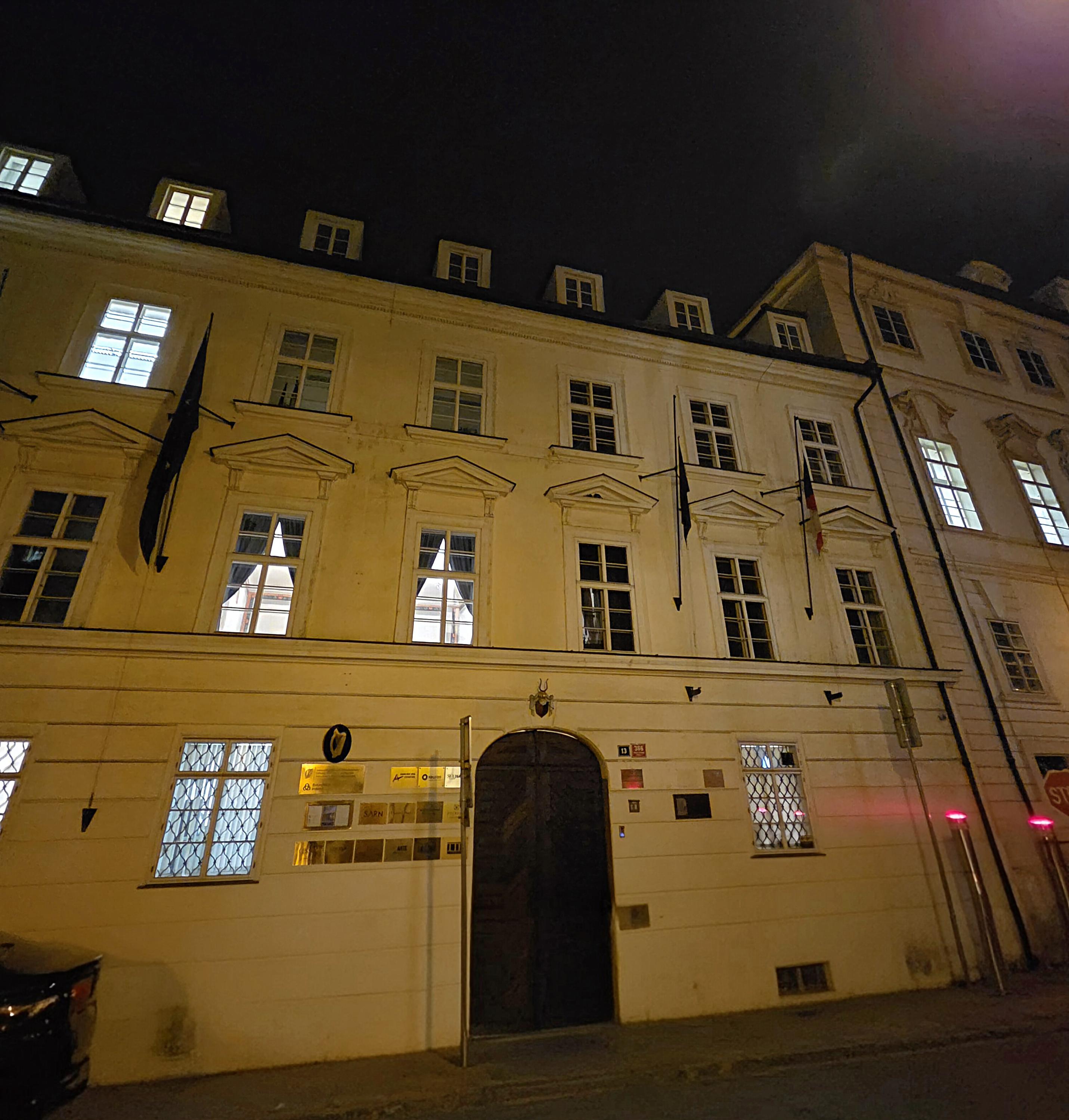 American Center - knihovna foto 4