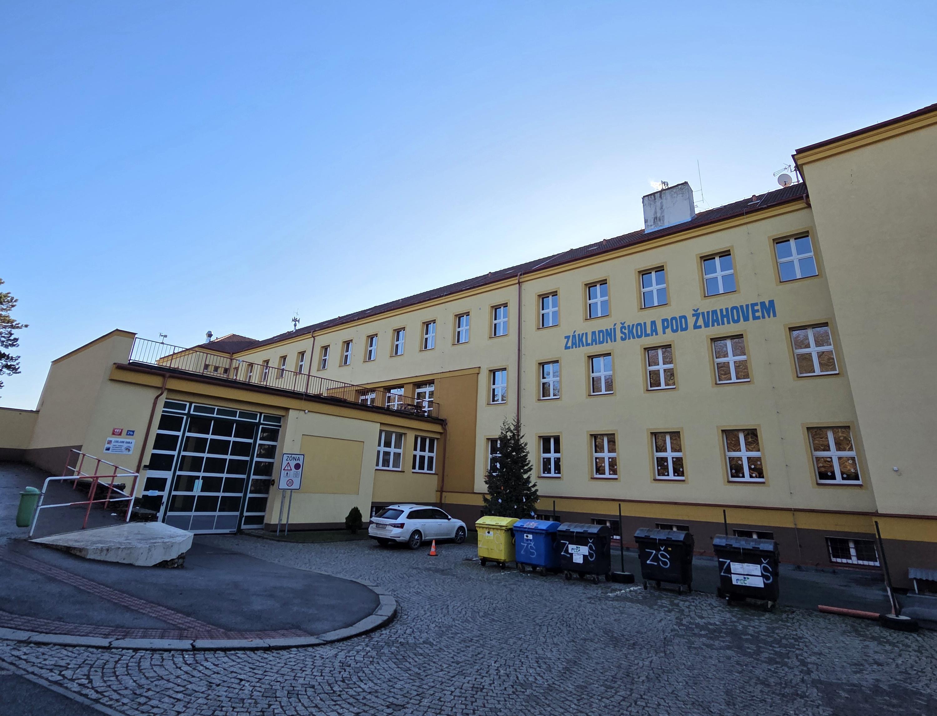 Základní škola Pod Žvahovem foto 4
