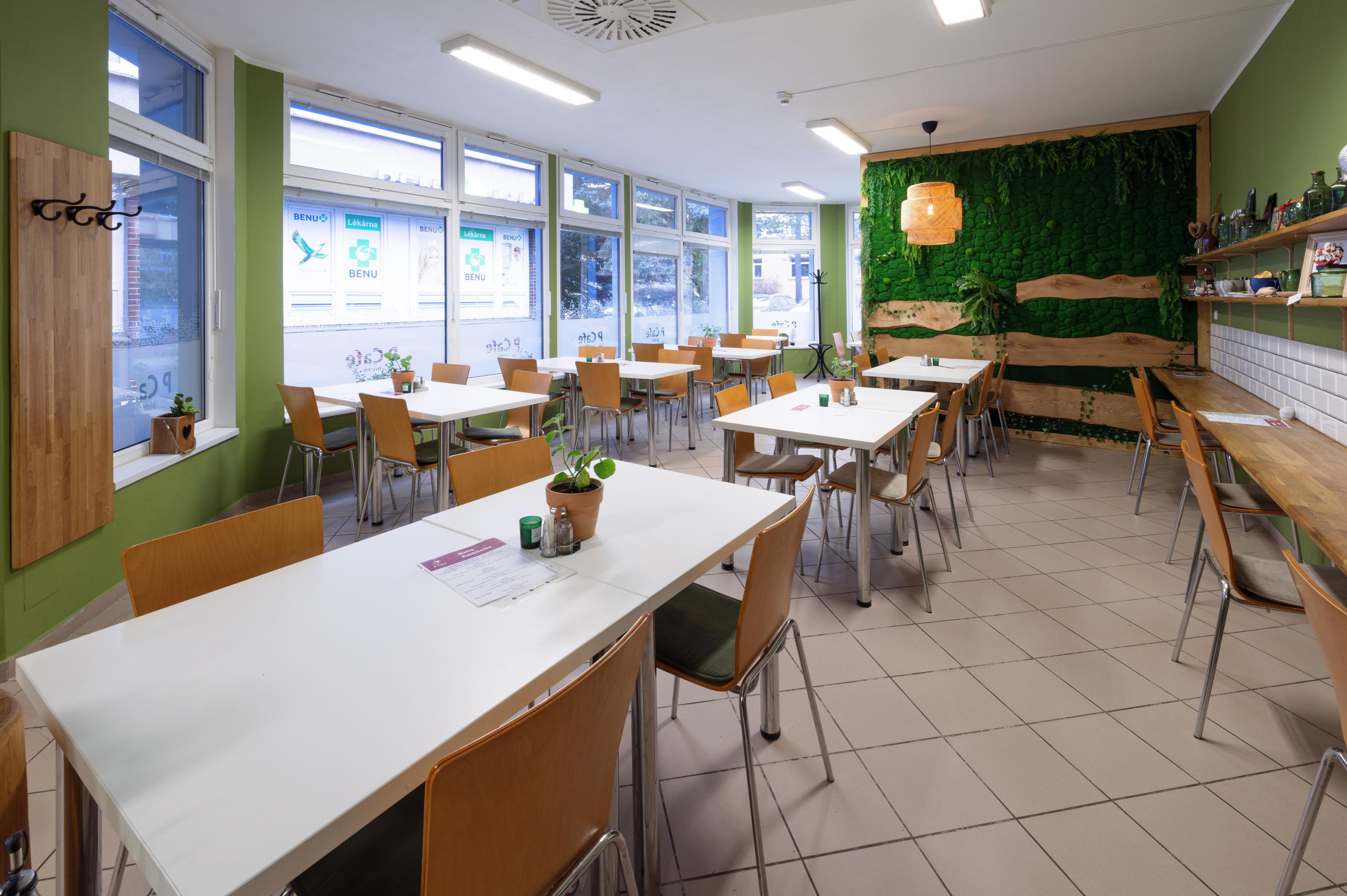 P Cafe Bistro na poliklinice