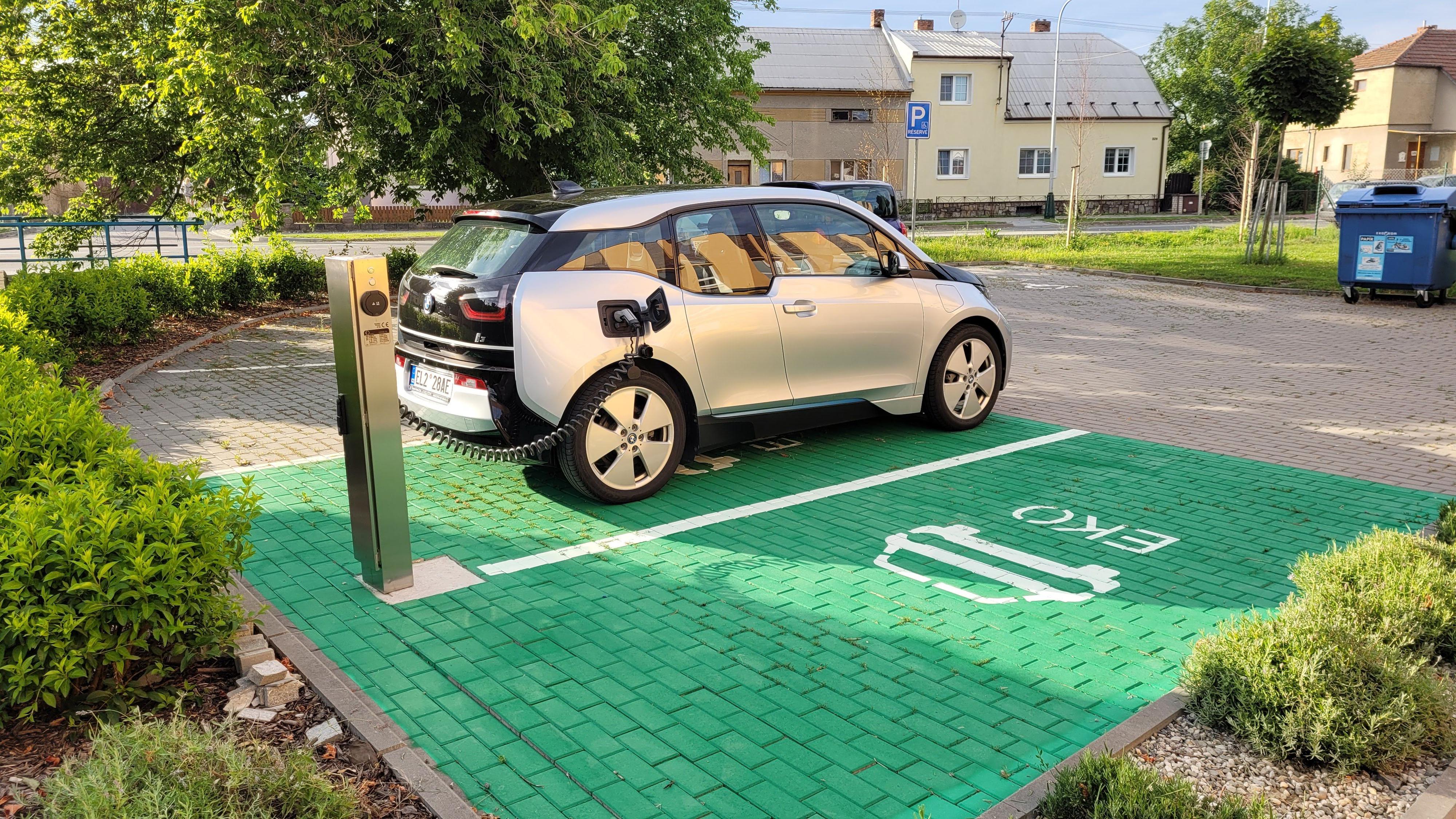 Kino Velký Týnec - nabíjecí stanice foto 4