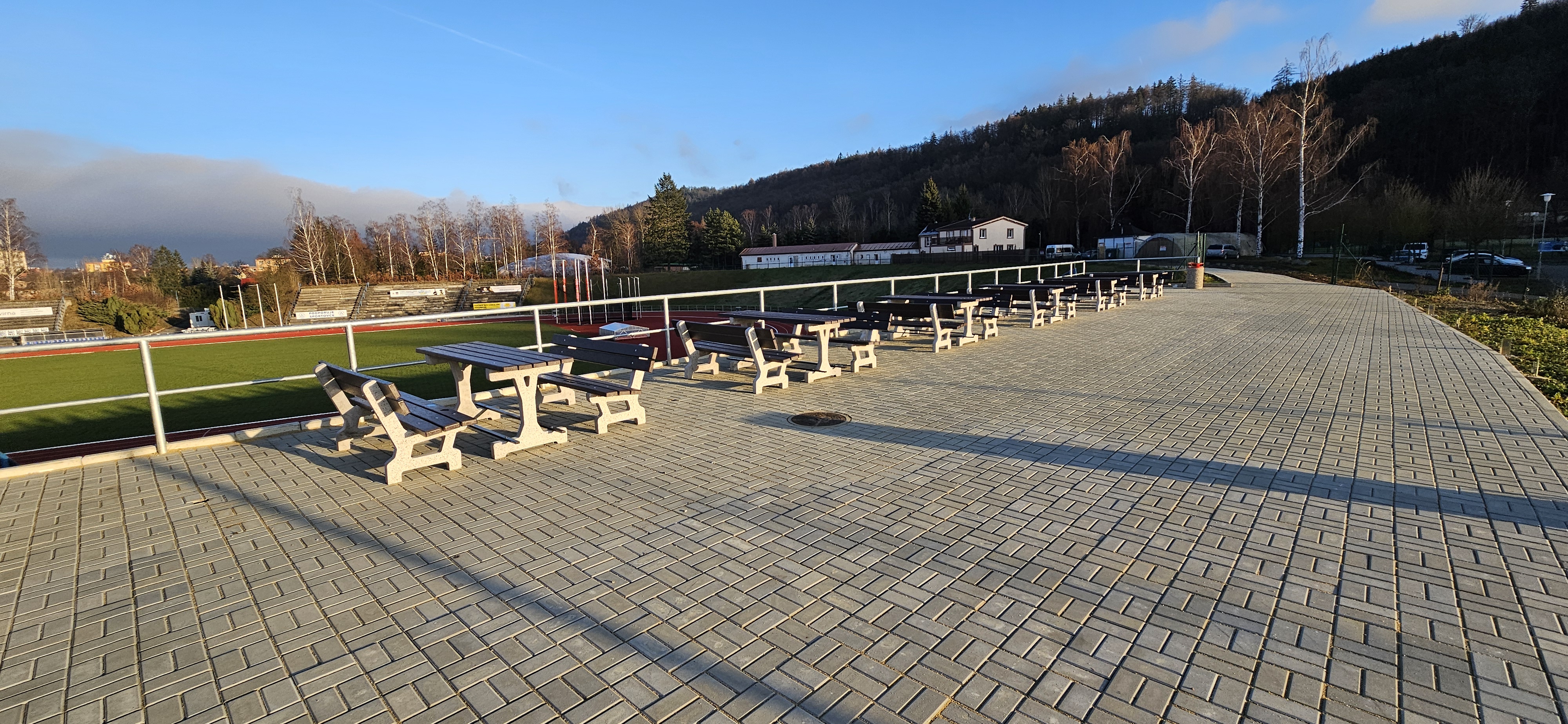 Atletický stadion Karlovy Vary foto 5