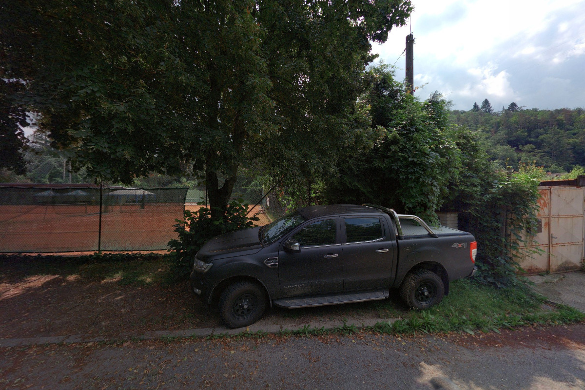 Občerstvení na tenisových kurtech