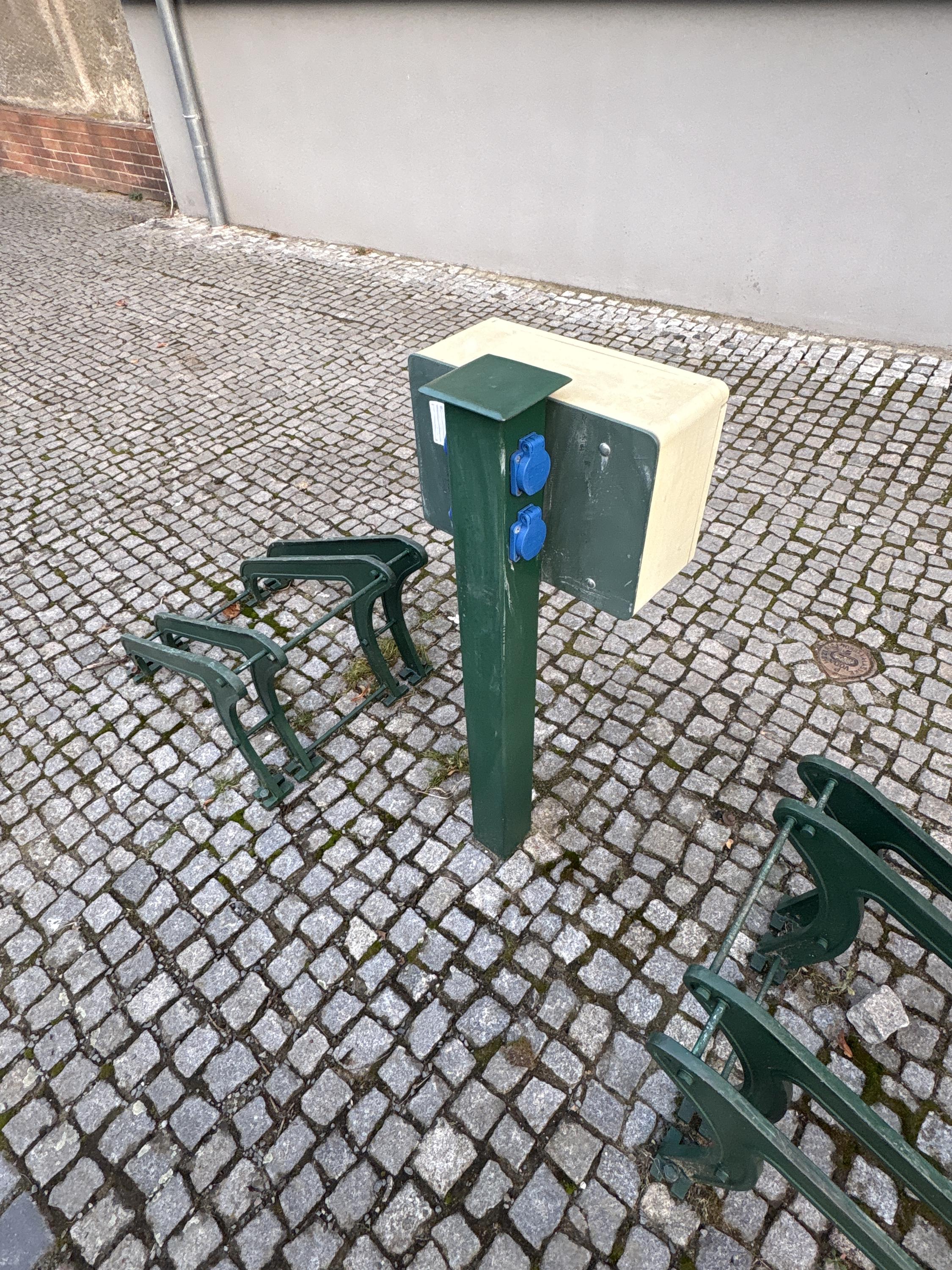 Nabíjecí stanice Městská knihovna a informační centrum Hradec nad Moravicí foto 4
