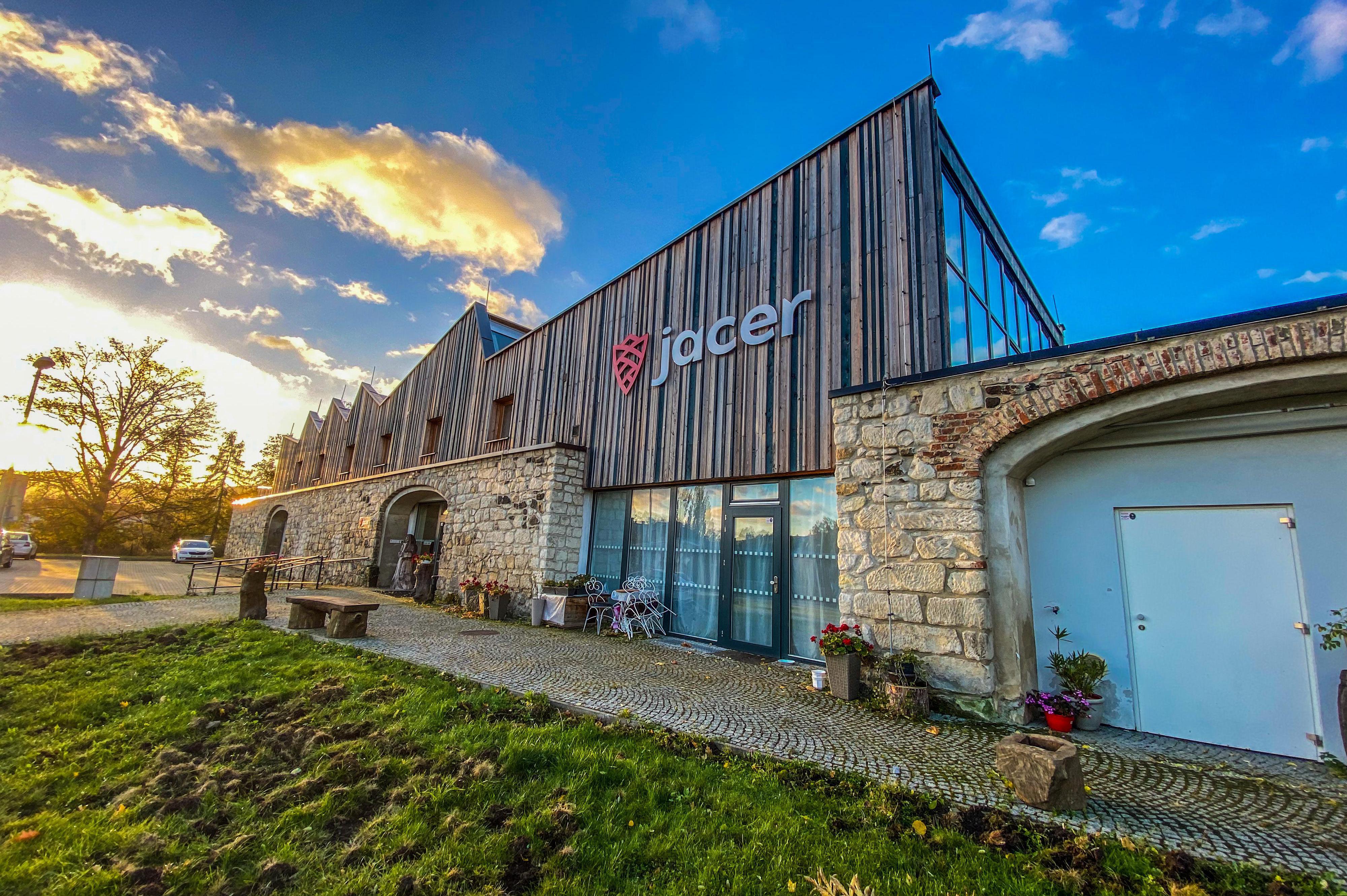 ŠKOLÍCÍ CENTRUM - JACER