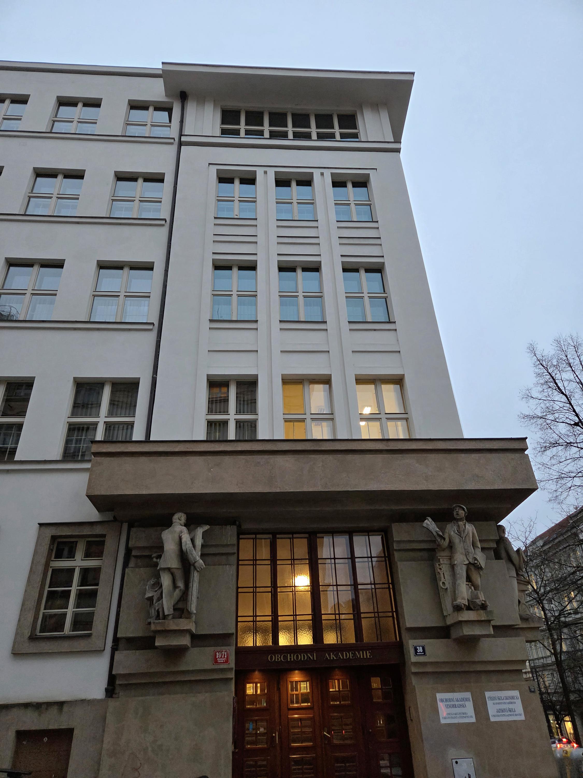 Obchodní akademie, Praha 2, Vinohradská foto 4