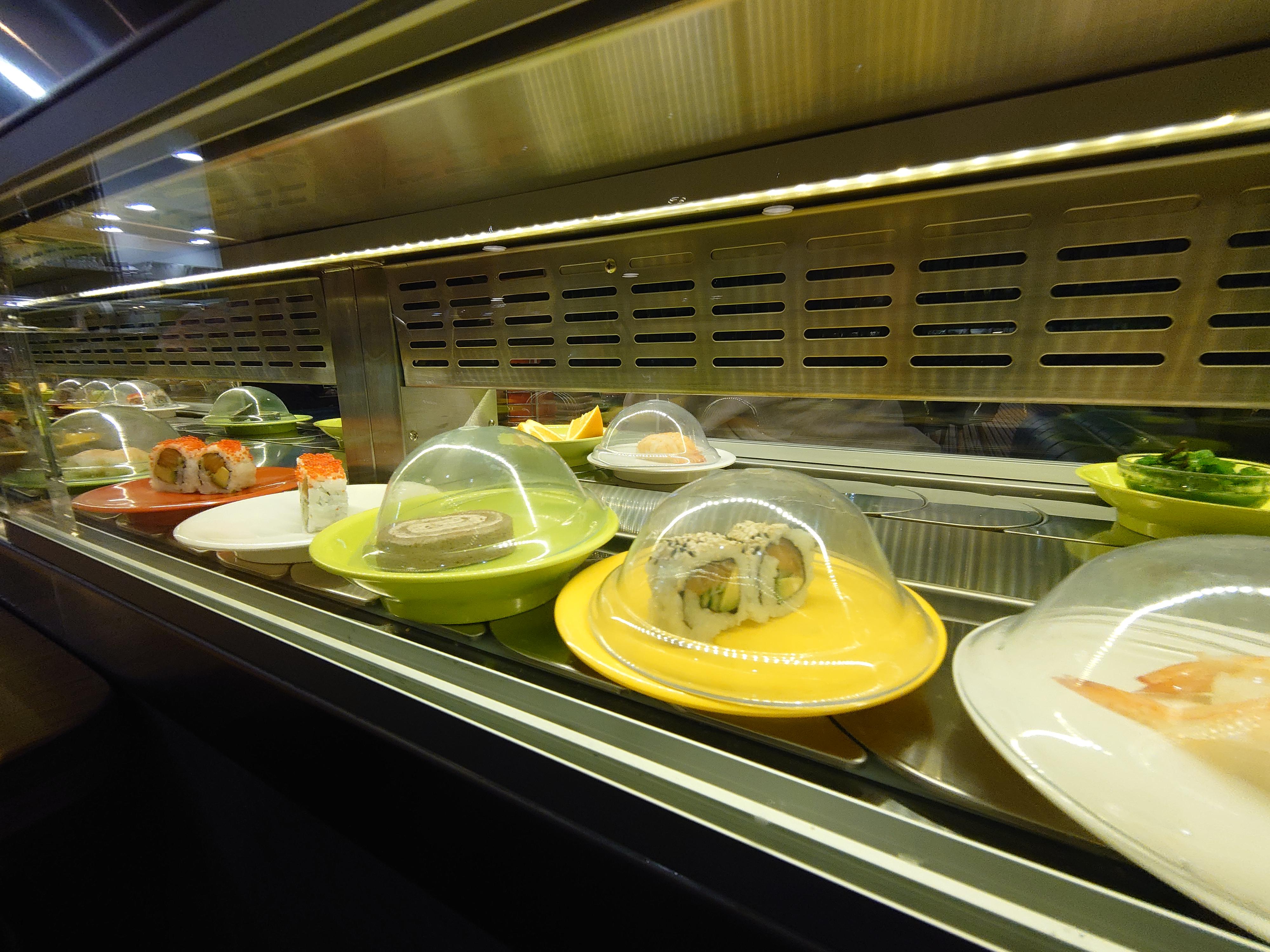 OSAKA Running Sushi & Wok foto 3