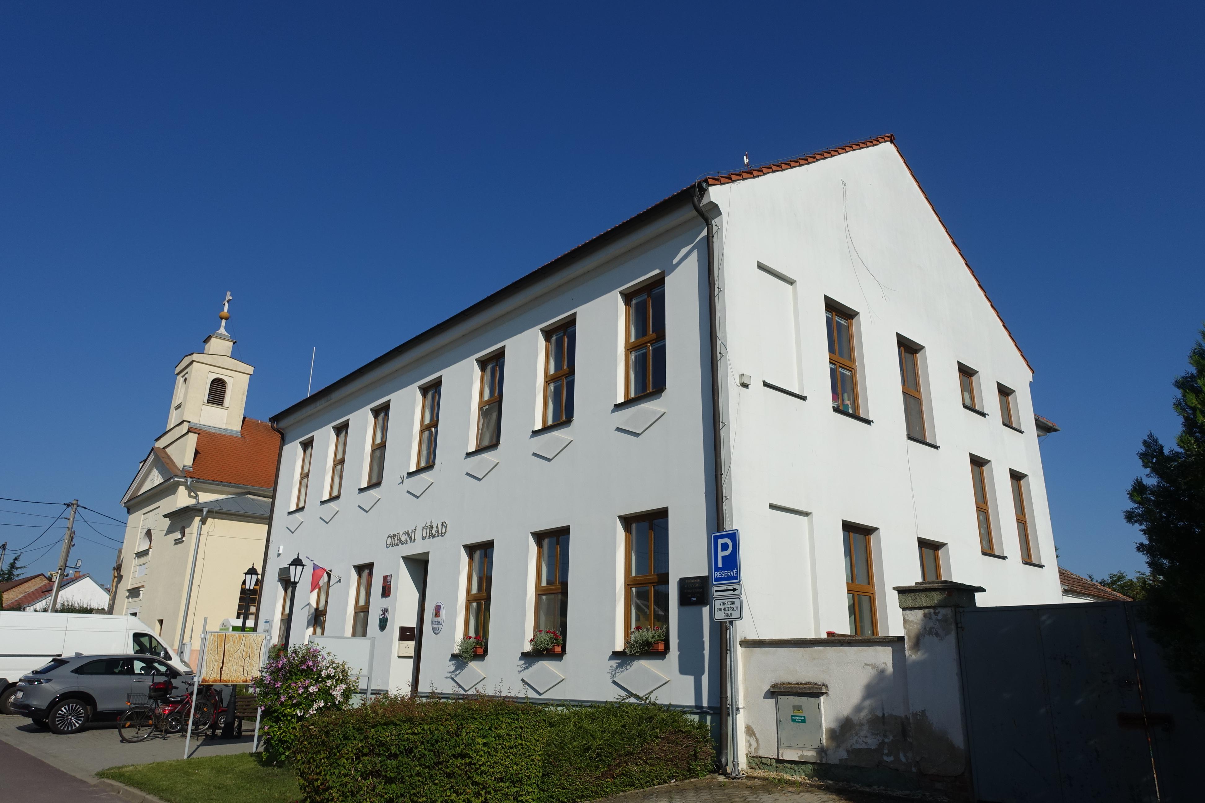 Pravice - obecní úřad foto 2