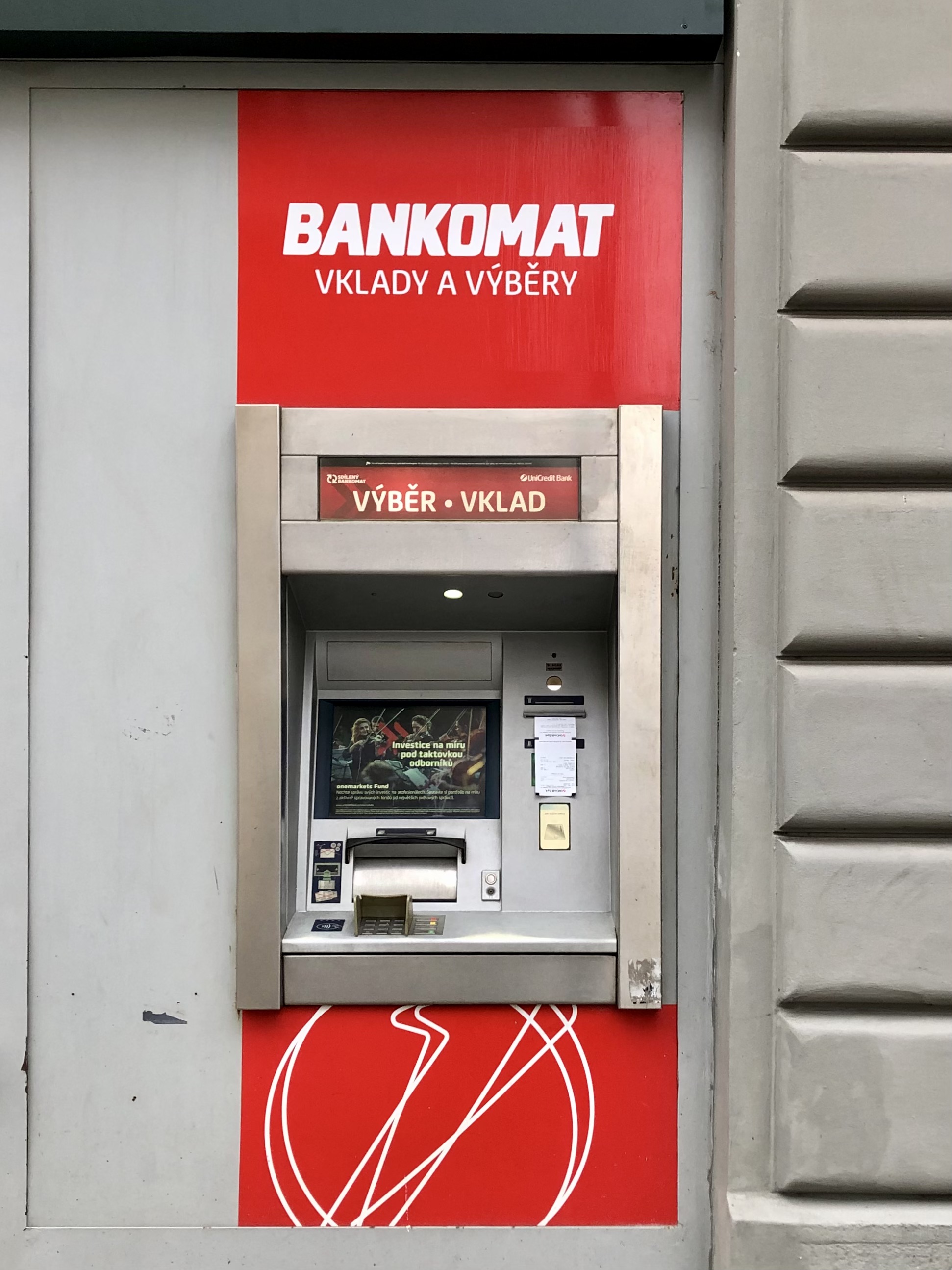 Bankomat UniCredit Bank Czech Republic foto 2