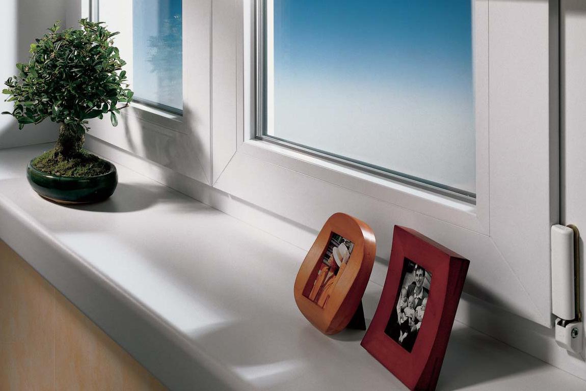 Kvalitní a levné interiérové okenní parapety