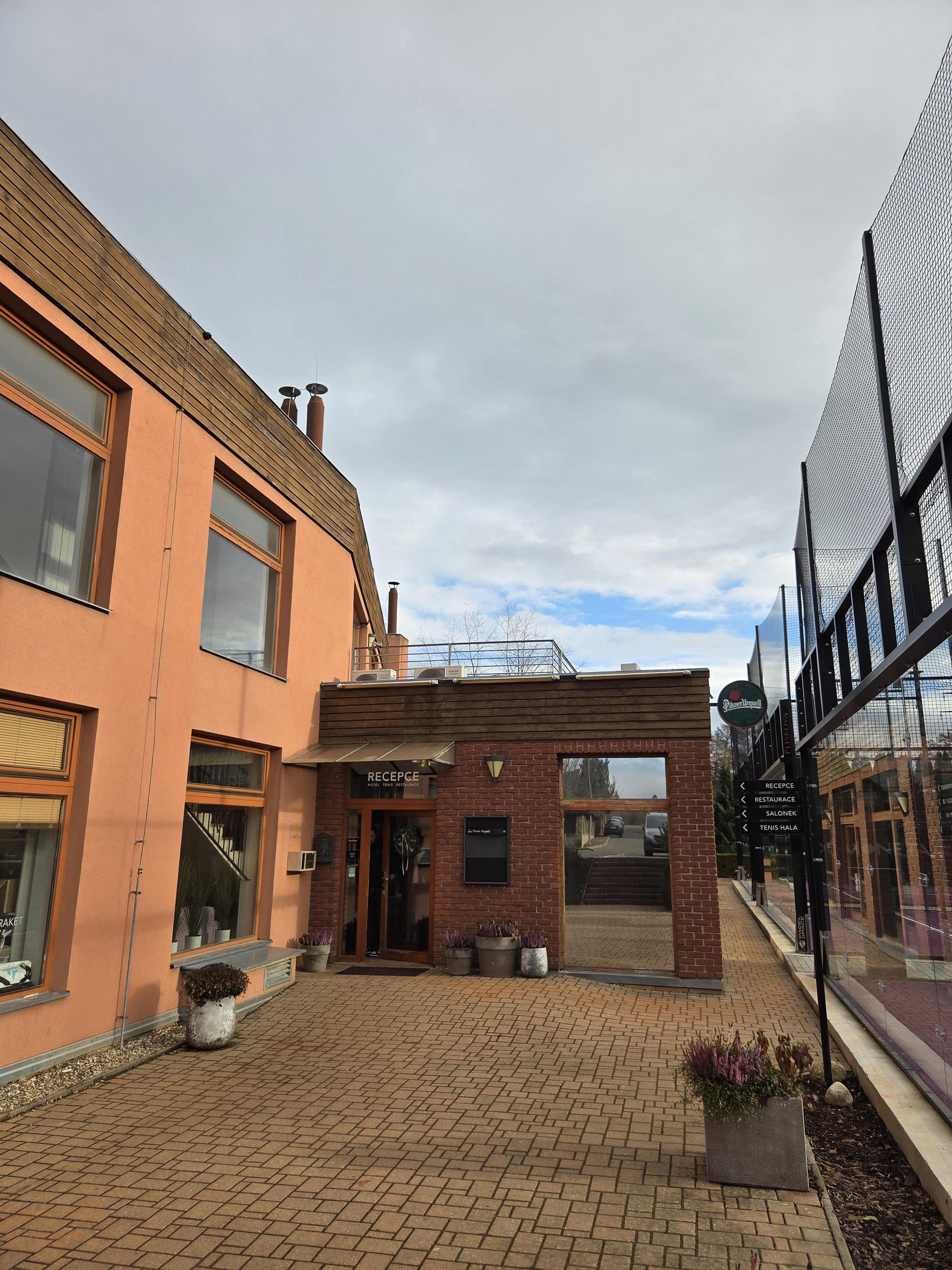 Tenisové kurty - OÁZA Říčany spol. s r.o. foto 5