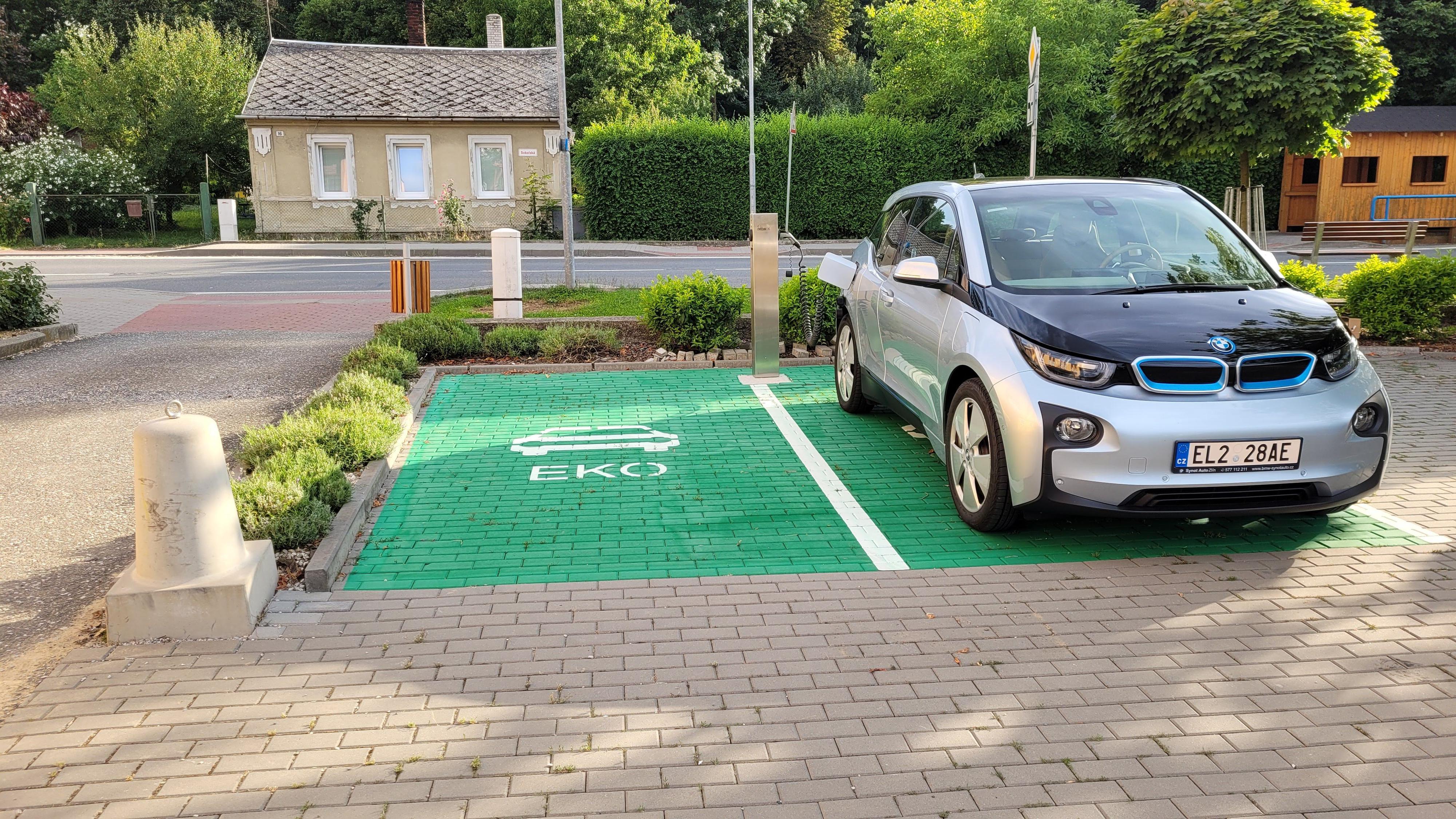 Kino Velký Týnec - nabíjecí stanice foto 3