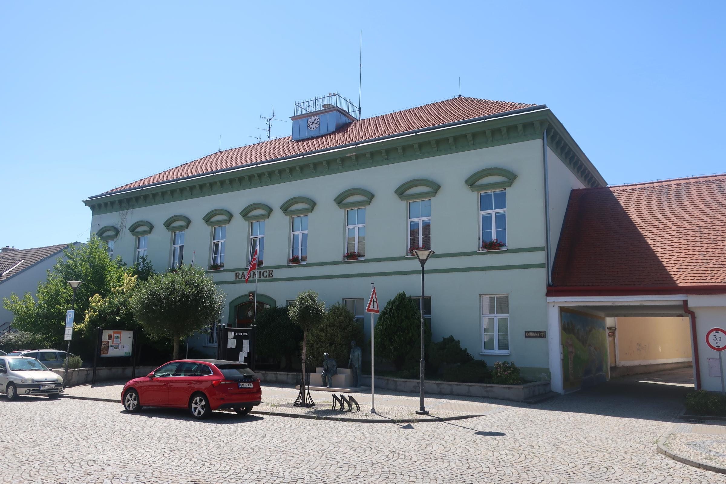 Hrušovany nad Jevišovkou - městský úřad foto 5