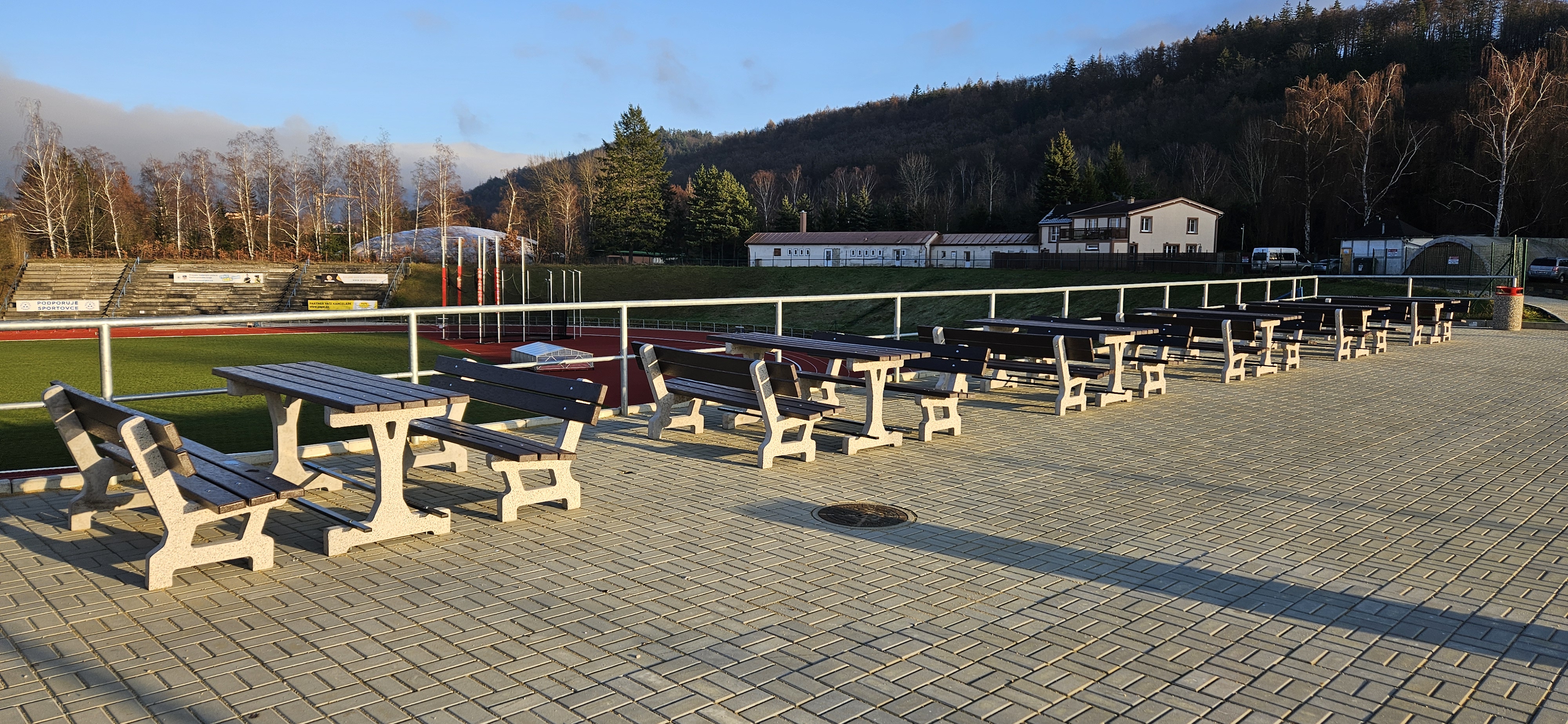 Atletický stadion Karlovy Vary foto 6