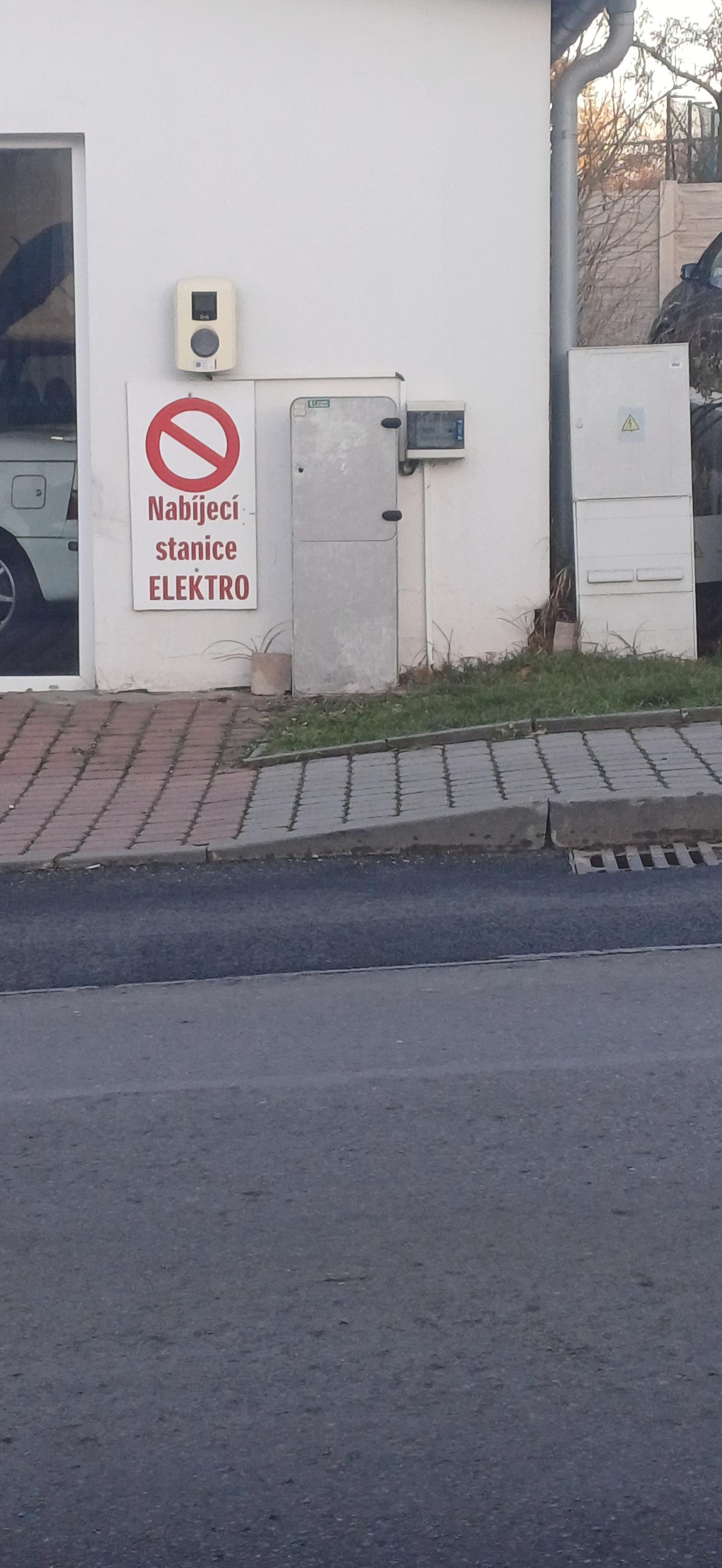 Dobíjecí stanice E.ON foto 2