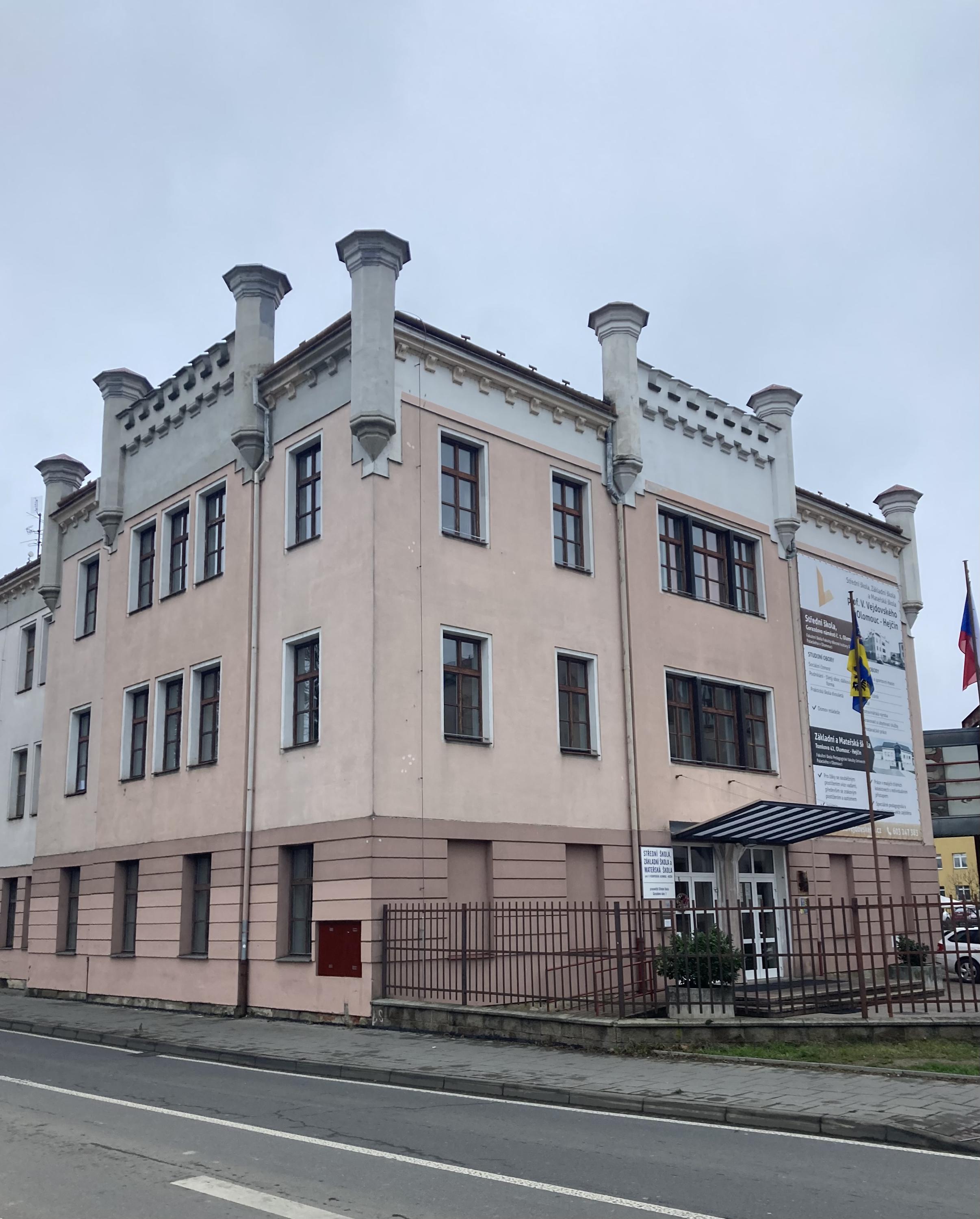 SŠ, ZŠ a MŠ prof. V. Vejdovského Olomouc-Hejčín foto 4