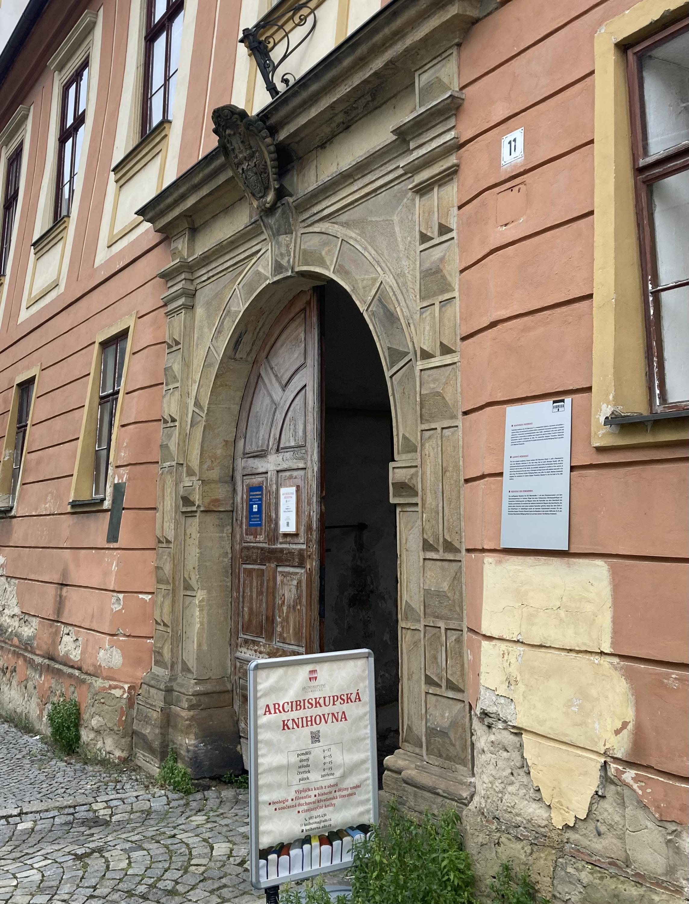 Arcibiskupská knihovna v Olomouci foto 2